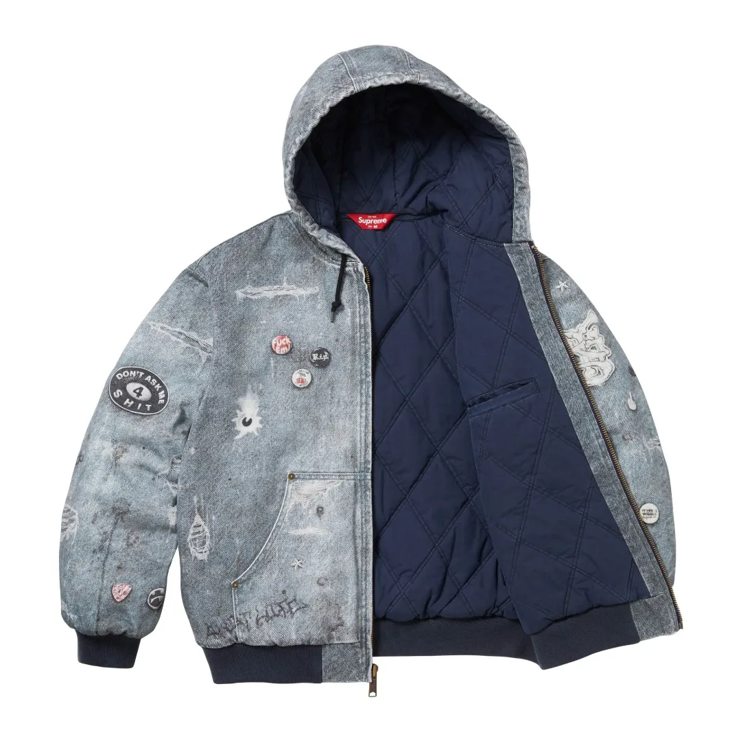 S612💰p640 Top version Supreme HJR TROMPE L'OEIL HOODED WORK JACKET Parallax printed hooded cotton jacket High-density 12-ounce ring-spun cotton denim fabric Made of imported pure cotton high-count and high-density fabric, the fabric feels soft and silky, with drapey lines, light and delicate touch, skin-friendly feel and excellent breathability. The unique design style incorporates ink gradient elements. Digital direct inkjet technology After the pattern design is completed, foreign advanced penetration technology is combined with digital direct inkjet printing without destroying the style of the cloth surface. Digital direct-injection printing sprays color directly on the fabric. When the color is sprayed on the fabric and develops color, the pigment is a process of penetrating and sinking, so the color floating on the cloth must be darker than the color that penetrates. #Flower position cutting and sewing restores the pattern effect. The whole piece is aligned with the original version, and then cut using laser alignment to set the point, which greatly reduces the error. The left and right sides of the placket are symmetrical and spliced ​​into a complete pattern. All zippers are molded and customized, and the sewing process is also carried out in strict accordance with the corresponding requirements to ensure consistent restoration.  Size:S~XL