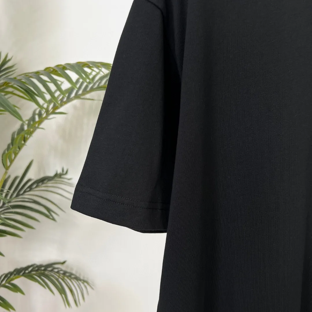 🅿️180 Supreme joint off short-sleeved T-shirt is made of 250g Salona fabric. The whole piece is made of three-needle five-thread technology. The neckline-shoulder seam-sleeve seam is double-threaded, which looks more three-dimensional and textured. The same craftsmanship as the authentic original, classic version. Feel free to compare zp. The whole piece is made of three-needle five-thread craftsmanship. The neckline-shoulder seam-sleeve seam is double-threaded, which looks more three-dimensional and textured. The craftsmanship is consistent with the authentic original version. Classic version. Color: black white Size: S M L XL XXL