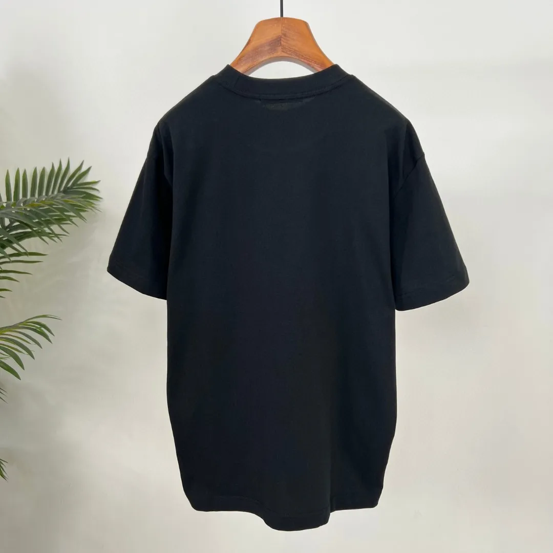 🅿️180 Supreme joint off short-sleeved T-shirt is made of 250g Salona fabric. The whole piece is made of three-needle five-thread technology. The neckline-shoulder seam-sleeve seam is double-threaded, which looks more three-dimensional and textured. The same craftsmanship as the authentic original, classic version. Feel free to compare zp. The whole piece is made of three-needle five-thread craftsmanship. The neckline-shoulder seam-sleeve seam is double-threaded, which looks more three-dimensional and textured. The craftsmanship is consistent with the authentic original version. Classic version. Color: black white Size: S M L XL XXL