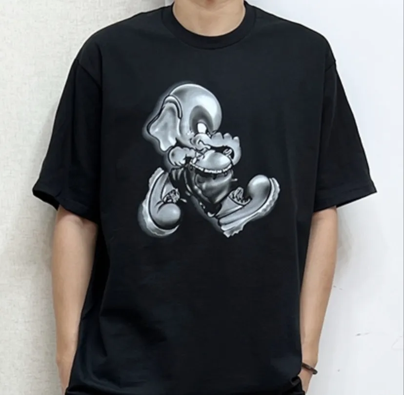 #S109 p110💰 Supreme FW22 Week1ElephantTee printing, loose version, using 260 grams of combed cotton double yarn, all three standards from fabrics to accessories are complete and follow ZP. The slurry printing imported from Matsui Company will never crack. The whole piece adopts three-needle five-thread technology. The neckline-shoulder seam-sleeve seam is double-lined, which looks more three-dimensional and textured. The same process as the original version, classic version Feel free to compare zp The whole piece adopts three-needle five-thread craftsmanship (neckline-shoulder seam-sleeve seam double thread, which looks more three-dimensional and textured) and the same craftsmanship as the original original, classic version Color: White Black Dark Green Gray Brown Red Size: S M L XL XXL