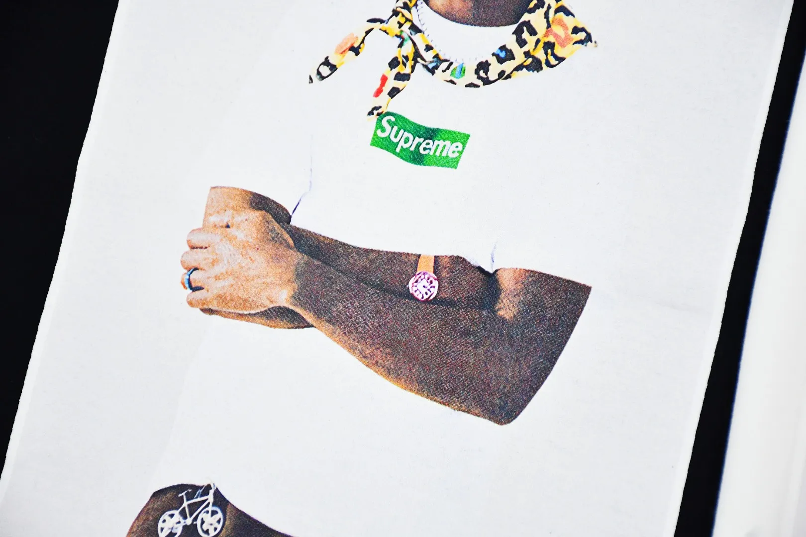 S402💰P150 Top version Supreme FW24 Tyler The Creator Tee Tyler portrait printed round neck short-sleeved T. Refuse to look at pictures to make goods. Refuse to compare wrong versions. Use cylinder seamless process (original process, there are no stitched bones on the side of the clothes. Key points of identification) The fabrics are all custom-woven and dyed, 280g weight, 100% cotton, cylindrical fabric. Cylindrical fabric is a knitted fabric woven with a cylinder loom. The needles are distributed in a cylindrical shape on the fuselage. The gray fabric is a large cylinder, which needs to be opened and shaped before it can be used further. There are no slits on the side of the clothes, so there is no washing label on the side of ordinary short-sleeves. There is only one collar label behind the neck. The printing uses thermosetting ink printing imported from Belgium (different from conventional thermal transfer printing), also known as plastic ink, or self-adhesive ink. Its ingredients are: mainly composed of polyvinyl chloride (PVC) and phthalates, including PVC and phthalates, fixing agents, Stabilizers and thickeners are mixed to form thermosetting ink, which is not the digital direct printing marketed on the market. The printing texture of thermosetting ink is unachievable by digital direct printing. The new triple collar label has a watermark anti-counterfeiting effect, a real anti-counterfeiting layer, a version with a high probability of passing the inspection, and the original packaging picture has a high probability of passing the test. Size：S-XL