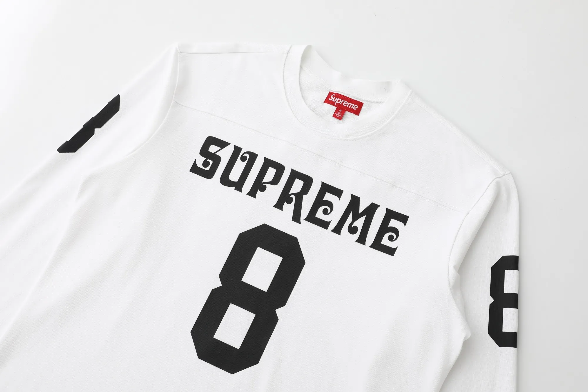 🅿️240 S292 SUPREME SS25 AFFILIATED L/S FOOTBALL TOP American size 8 Sanskrit font long-sleeved T-shirt Original quality, consistent details, knitted fabric, non-cotton fabric, good feel Color: black white Size: S M L XL (172 120 wear S) S Bust 55 Length 66 Shoulder width 47 Sleeve length 57 M Chest 57 Dress length 68 Shoulder width 48 Sleeve length 58 L Chest 59 Dress length 70 Shoulder width 49 Sleeve length 59 XL Chest 62 Dress length 72 Shoulder width 50 Sleeve length 60