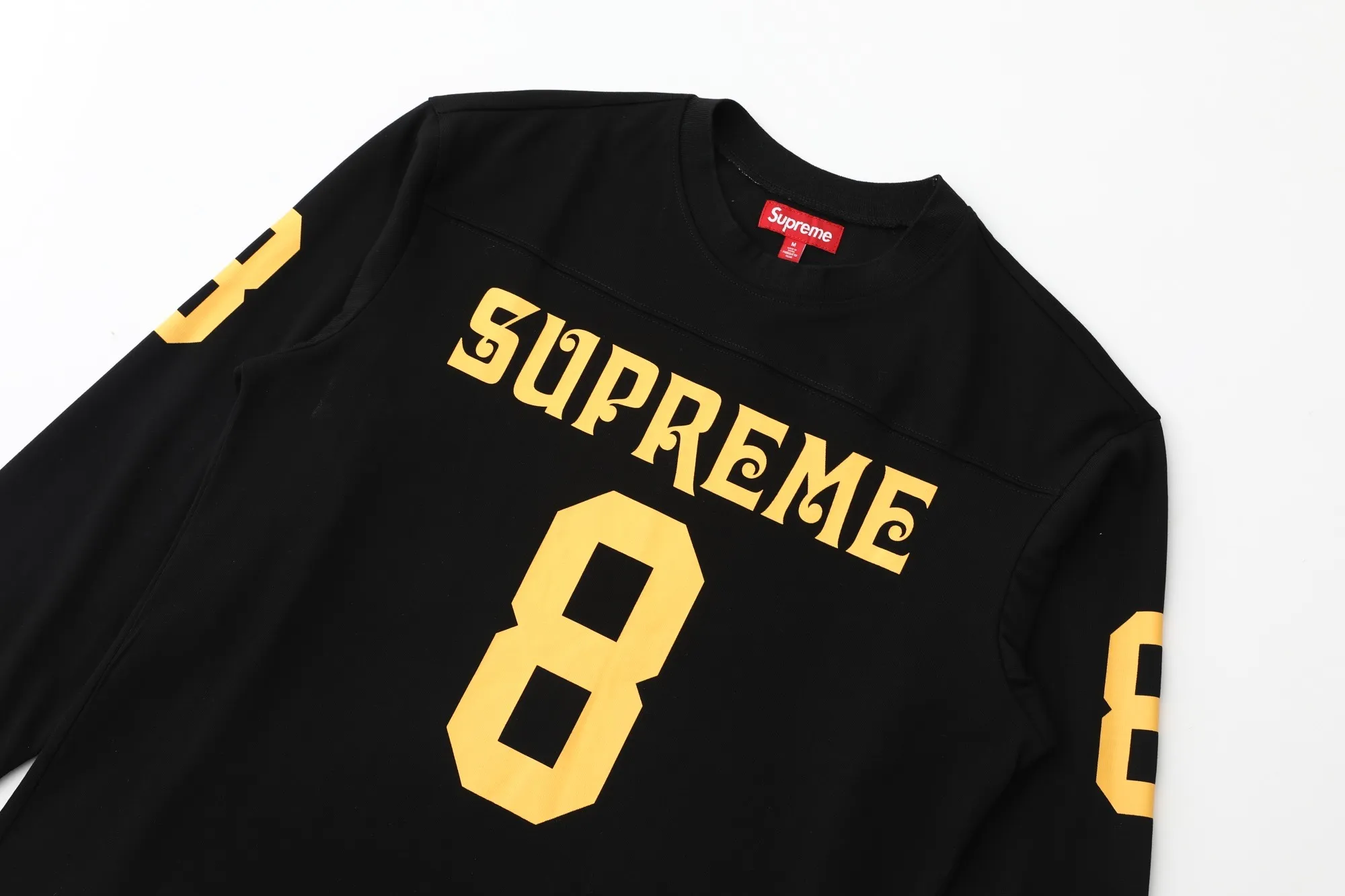 🅿️240 S292 SUPREME SS25 AFFILIATED L/S FOOTBALL TOP American size 8 Sanskrit font long-sleeved T-shirt Original quality, consistent details, knitted fabric, non-cotton fabric, good feel Color: black white Size: S M L XL (172 120 wear S) S Bust 55 Length 66 Shoulder width 47 Sleeve length 57 M Chest 57 Dress length 68 Shoulder width 48 Sleeve length 58 L Chest 59 Dress length 70 Shoulder width 49 Sleeve length 59 XL Chest 62 Dress length 72 Shoulder width 50 Sleeve length 60