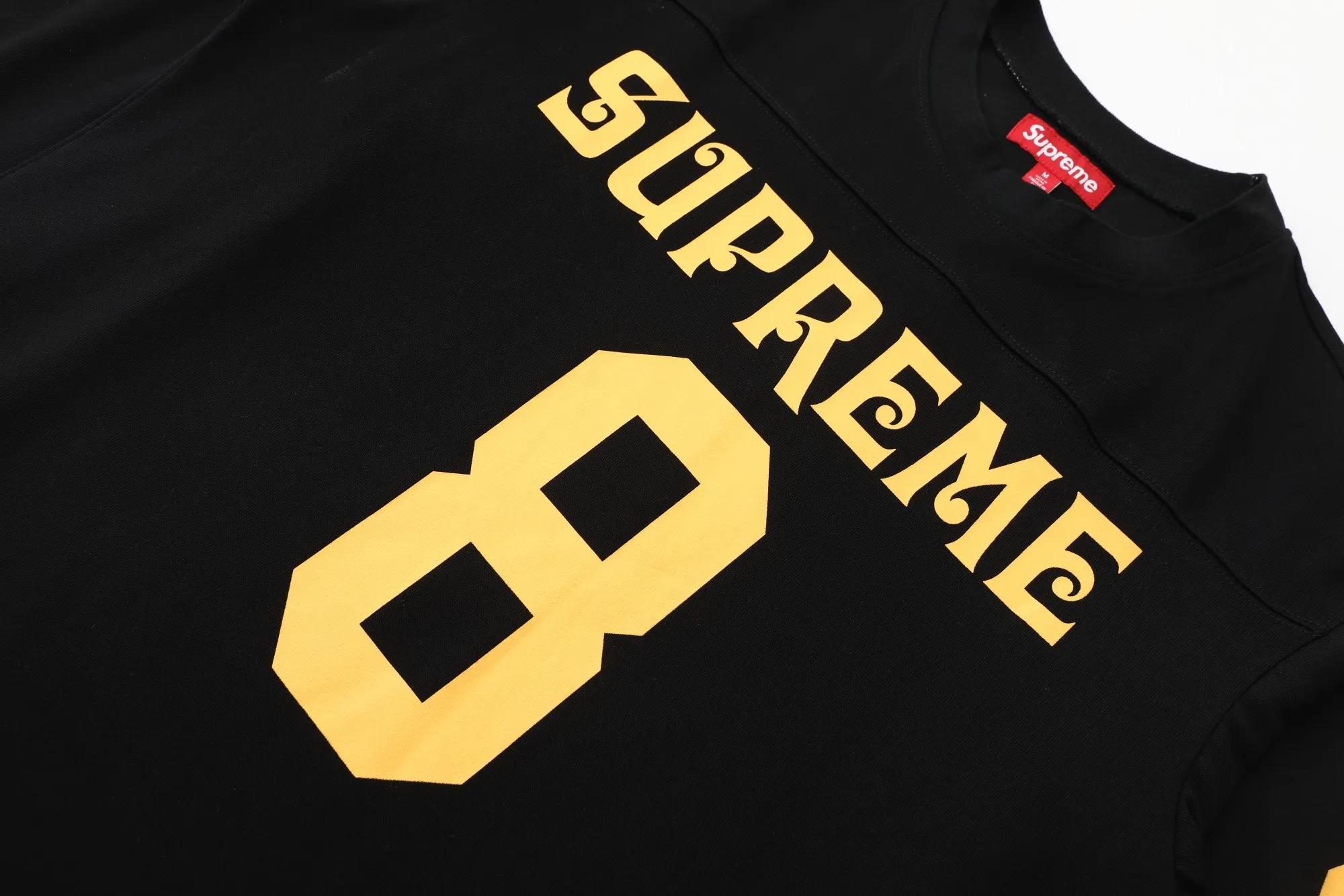 🅿️240 S292 SUPREME SS25 AFFILIATED L/S FOOTBALL TOP American size 8 Sanskrit font long-sleeved T-shirt Original quality, consistent details, knitted fabric, non-cotton fabric, good feel Color: black white Size: S M L XL (172 120 wear S) S Bust 55 Length 66 Shoulder width 47 Sleeve length 57 M Chest 57 Dress length 68 Shoulder width 48 Sleeve length 58 L Chest 59 Dress length 70 Shoulder width 49 Sleeve length 59 XL Chest 62 Dress length 72 Shoulder width 50 Sleeve length 60