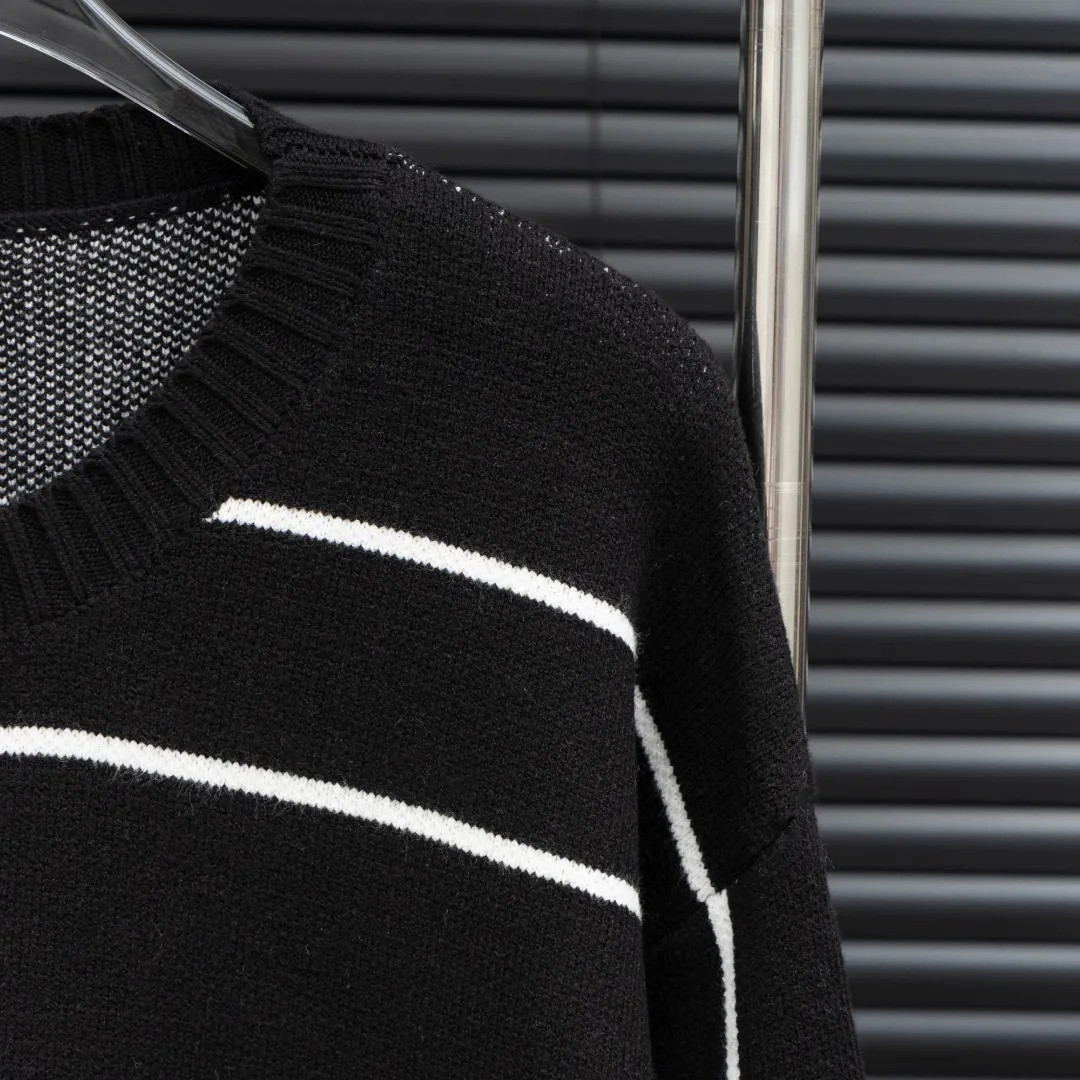 P300 Style: SUPREME unicorn arm knitted long-sleeved sweater Size: S-XXL Fabric: Wool blend Accessories: Full set of customized original accessories No gender distinction, same style for men and women