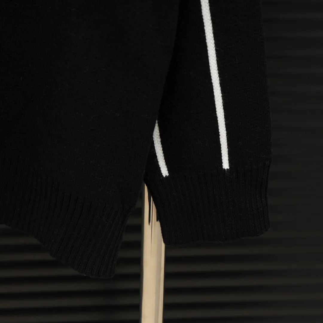 P300 Style: SUPREME unicorn arm knitted long-sleeved sweater Size: S-XXL Fabric: Wool blend Accessories: Full set of customized original accessories No gender distinction, same style for men and women