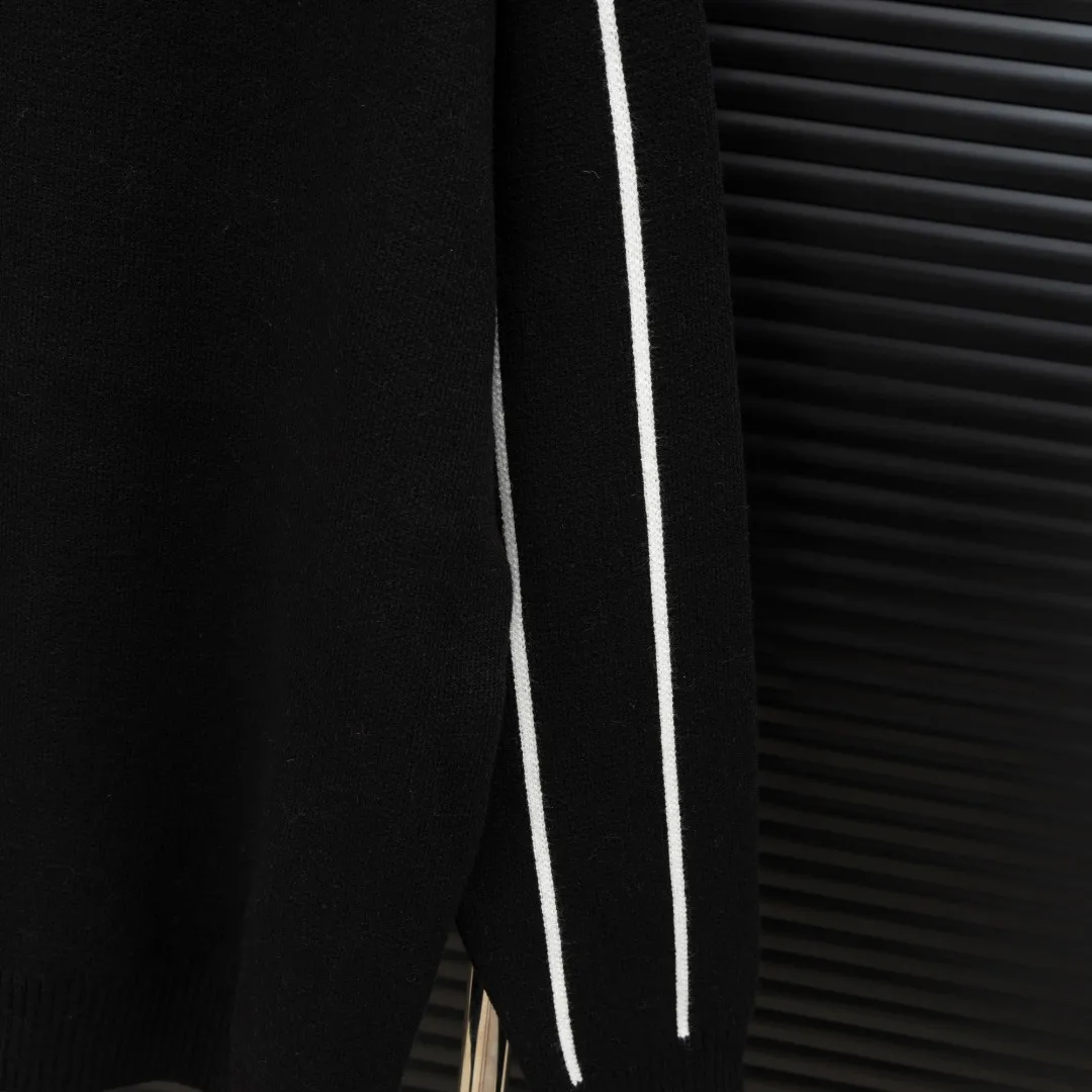 P300 Style: SUPREME unicorn arm knitted long-sleeved sweater Size: S-XXL Fabric: Wool blend Accessories: Full set of customized original accessories No gender distinction, same style for men and women