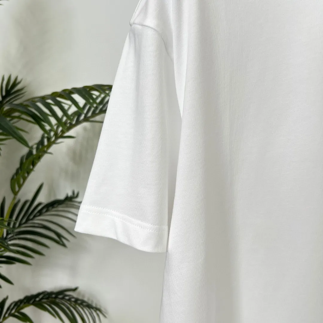 🅿️180 Supreme joint off short-sleeved T-shirt is made of 250g Salona fabric. The whole piece is made of three-needle five-thread technology. The neckline-shoulder seam-sleeve seam is double-threaded, which looks more three-dimensional and textured. The same craftsmanship as the authentic original, classic version. Feel free to compare zp. The whole piece is made of three-needle five-thread craftsmanship. The neckline-shoulder seam-sleeve seam is double-threaded, which looks more three-dimensional and textured. The craftsmanship is consistent with the authentic original version. Classic version. Color: black white Size: S M L XL XXL