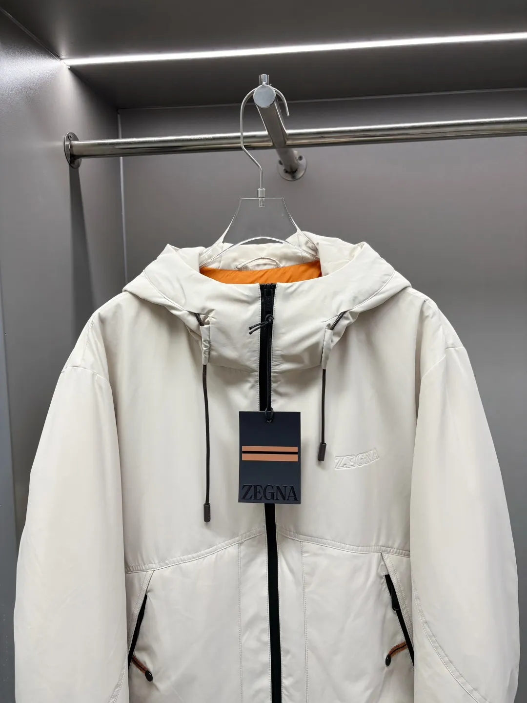 🅿️1040 Zegna's new letter-embossed down jacket. Zegna's down jacket combines classic British design with modern technological thermal insulation technology to redefine the luxury winter dressing experience.  · Filled with top-grade imported white duck down, light and fluffy, locking in every degree of body temperature · Imported waterproof fabric, windproof and water-repellent, no fear of wind and snow challenges · Three-dimensional tailoring, eliminating bulk, showing an elegant figure · Authentic details are evident: counter-customized metal buckles, hidden pocket design, classic letter embossed pattern This winter, let warmth and grace go hand in hand. Whether commuting in the city or strolling in the countryside, a Zegna down jacket can build a mobile gentleman's fortress for you.  Size: M-XXXL Color: black beige