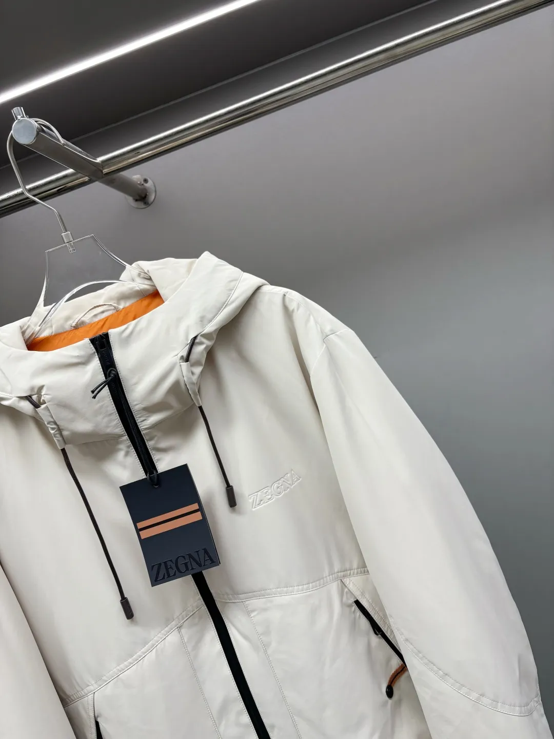 🅿️1040 Zegna's new letter-embossed down jacket. Zegna's down jacket combines classic British design with modern technological thermal insulation technology to redefine the luxury winter dressing experience.  · Filled with top-grade imported white duck down, light and fluffy, locking in every degree of body temperature · Imported waterproof fabric, windproof and water-repellent, no fear of wind and snow challenges · Three-dimensional tailoring, eliminating bulk, showing an elegant figure · Authentic details are evident: counter-customized metal buckles, hidden pocket design, classic letter embossed pattern This winter, let warmth and grace go hand in hand. Whether commuting in the city or strolling in the countryside, a Zegna down jacket can build a mobile gentleman's fortress for you.  Size: M-XXXL Color: black beige