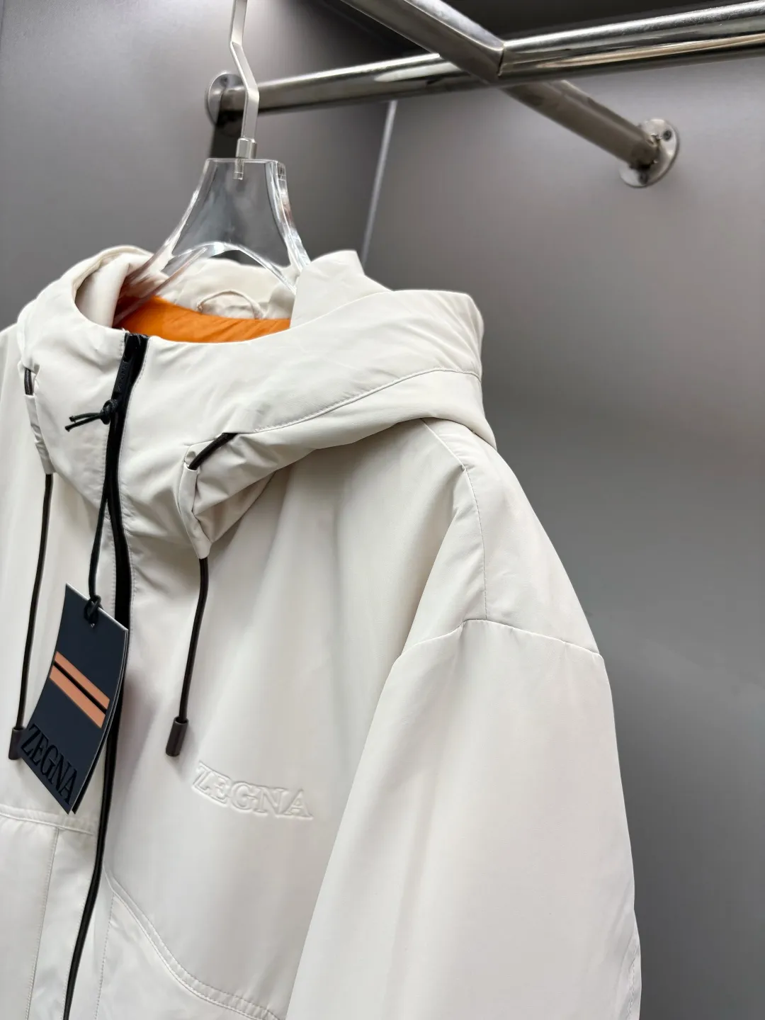 🅿️1040 Zegna's new letter-embossed down jacket. Zegna's down jacket combines classic British design with modern technological thermal insulation technology to redefine the luxury winter dressing experience.  · Filled with top-grade imported white duck down, light and fluffy, locking in every degree of body temperature · Imported waterproof fabric, windproof and water-repellent, no fear of wind and snow challenges · Three-dimensional tailoring, eliminating bulk, showing an elegant figure · Authentic details are evident: counter-customized metal buckles, hidden pocket design, classic letter embossed pattern This winter, let warmth and grace go hand in hand. Whether commuting in the city or strolling in the countryside, a Zegna down jacket can build a mobile gentleman's fortress for you.  Size: M-XXXL Color: black beige