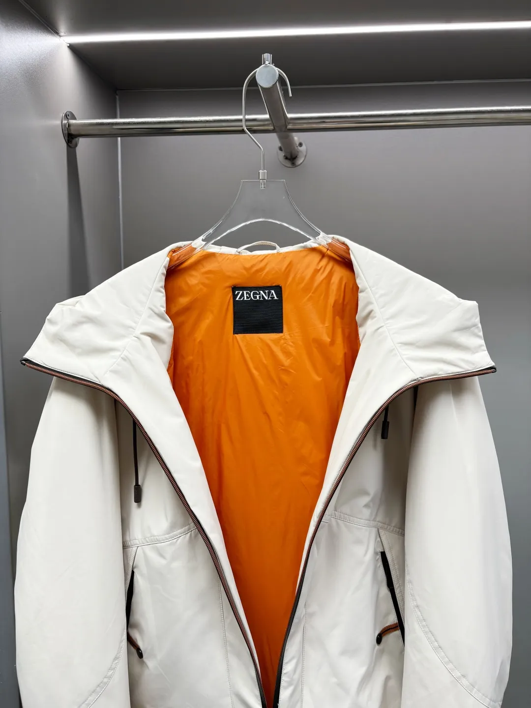 🅿️1040 Zegna's new letter-embossed down jacket. Zegna's down jacket combines classic British design with modern technological thermal insulation technology to redefine the luxury winter dressing experience.  · Filled with top-grade imported white duck down, light and fluffy, locking in every degree of body temperature · Imported waterproof fabric, windproof and water-repellent, no fear of wind and snow challenges · Three-dimensional tailoring, eliminating bulk, showing an elegant figure · Authentic details are evident: counter-customized metal buckles, hidden pocket design, classic letter embossed pattern This winter, let warmth and grace go hand in hand. Whether commuting in the city or strolling in the countryside, a Zegna down jacket can build a mobile gentleman's fortress for you.  Size: M-XXXL Color: black beige