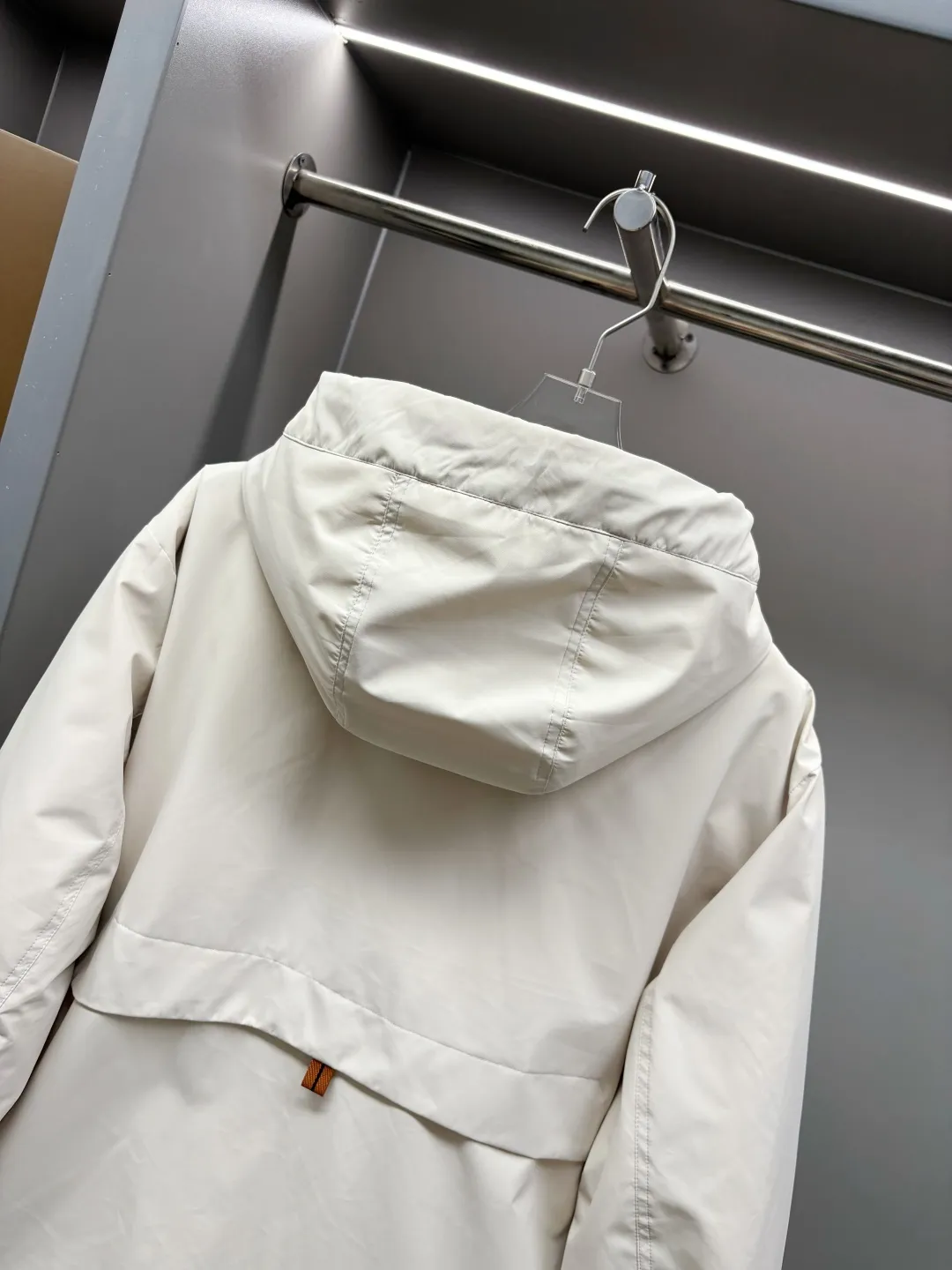 🅿️1040 Zegna's new letter-embossed down jacket. Zegna's down jacket combines classic British design with modern technological thermal insulation technology to redefine the luxury winter dressing experience.  · Filled with top-grade imported white duck down, light and fluffy, locking in every degree of body temperature · Imported waterproof fabric, windproof and water-repellent, no fear of wind and snow challenges · Three-dimensional tailoring, eliminating bulk, showing an elegant figure · Authentic details are evident: counter-customized metal buckles, hidden pocket design, classic letter embossed pattern This winter, let warmth and grace go hand in hand. Whether commuting in the city or strolling in the countryside, a Zegna down jacket can build a mobile gentleman's fortress for you.  Size: M-XXXL Color: black beige