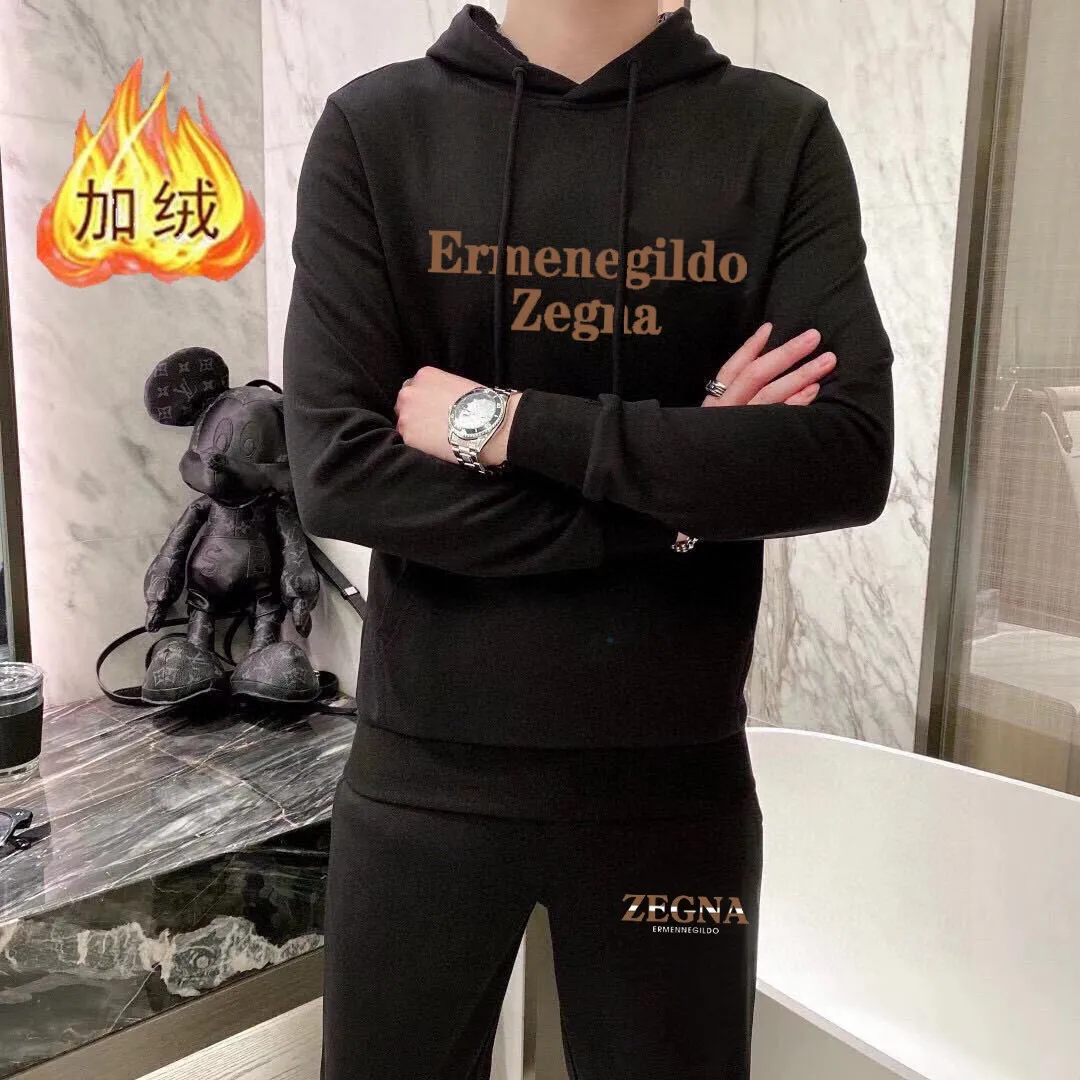 🅿️420 brand [Zegna] (velvet and thickened) 2025 spring new product, celebrities’ favorite fashion-flavored casual suit, clean and neat tailoring, full of urban style. Made of high-quality customized fabrics, the inner warmth is excellent, the hand feels soft and dry, and the upper body effect is crisp and stylish. The three-dimensional cutting process and the pattern are all of high standards, and the silhouette version has the right benefits! It is not tight at all, and you feel good when you wear it. So many top-quality raw materials create high-end products with unparalleled value. It is the first choice for high-end fashion people. (Size: M-4XL can wear up to 200 pounds)