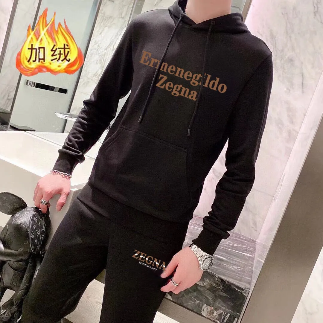 🅿️420 brand [Zegna] (velvet and thickened) 2025 spring new product, celebrities’ favorite fashion-flavored casual suit, clean and neat tailoring, full of urban style. Made of high-quality customized fabrics, the inner warmth is excellent, the hand feels soft and dry, and the upper body effect is crisp and stylish. The three-dimensional cutting process and the pattern are all of high standards, and the silhouette version has the right benefits! It is not tight at all, and you feel good when you wear it. So many top-quality raw materials create high-end products with unparalleled value. It is the first choice for high-end fashion people. (Size: M-4XL can wear up to 200 pounds)