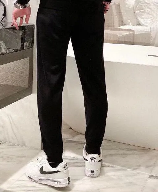 🅿️420 brand [Zegna] (velvet and thickened) 2025 spring new product, celebrities’ favorite fashion-flavored casual suit, clean and neat tailoring, full of urban style. Made of high-quality customized fabrics, the inner warmth is excellent, the hand feels soft and dry, and the upper body effect is crisp and stylish. The three-dimensional cutting process and the pattern are all of high standards, and the silhouette version has the right benefits! It is not tight at all, and you feel good when you wear it. So many top-quality raw materials create high-end products with unparalleled value. It is the first choice for high-end fashion people. (Size: M-4XL can wear up to 200 pounds)