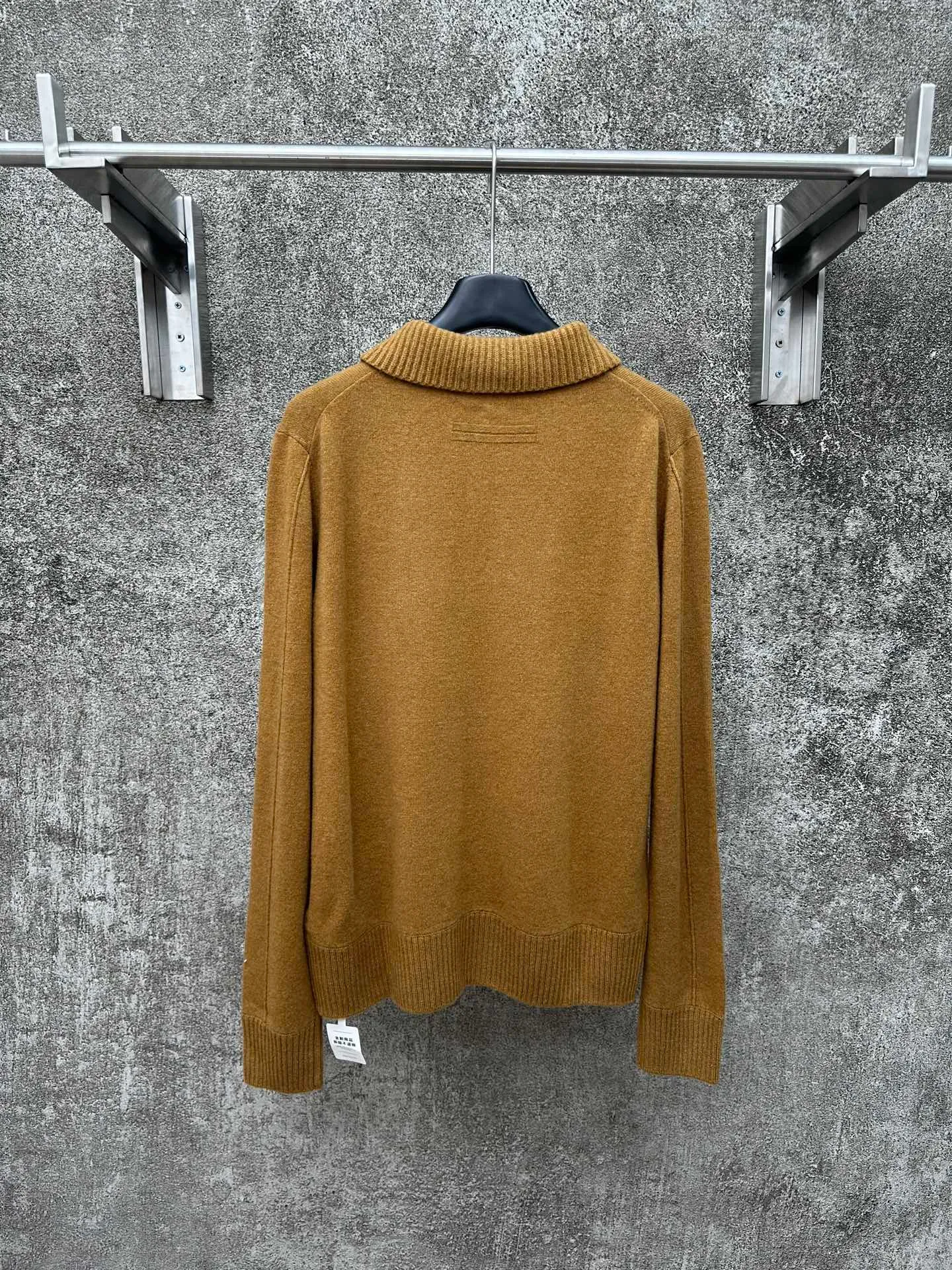 🅿️610 ZEGNA ginger knitted sweater, classic business casual design, stand-up collar and three-button placket. Made of high-quality knitted fabric, the vertical stripe texture is outstanding, crisp and stylish. The ribbed cuff design is simple and elegant. Brand new and authentic, complete with tags. Suitable for autumn and winter, versatile for business and leisure.  Size: S M L XL