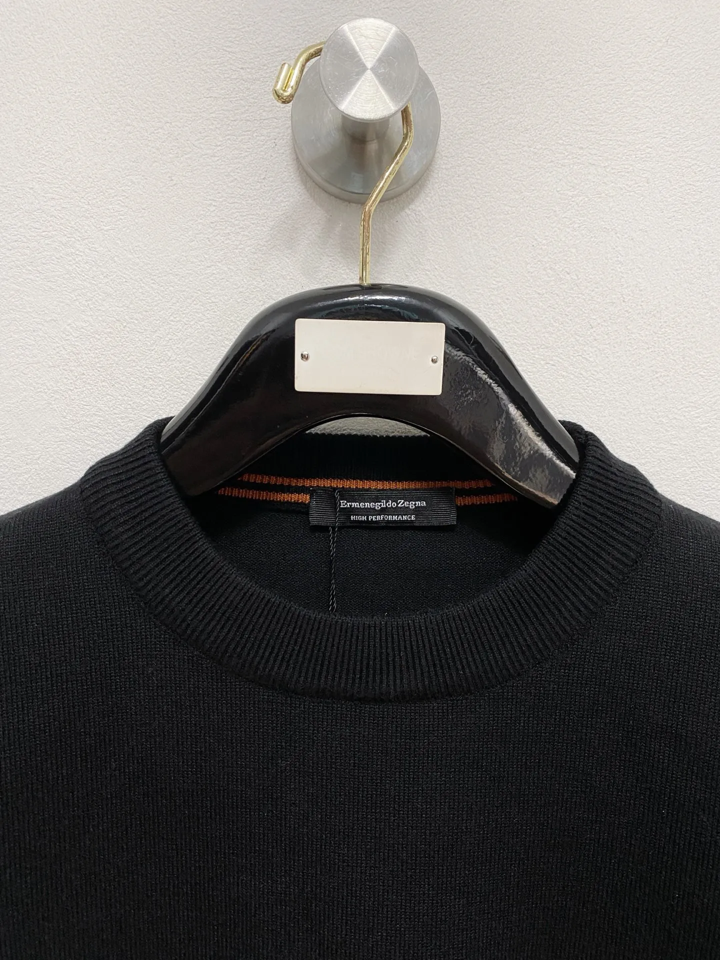 🅿️440 Ermenegildo Zegna 2025 new wool blended round neck long-sleeved sweater cardigan bottoming sweater, high-end version! The custom-made fabrics at the counter are highly breathable and comfortable, with impeccable details and brand element design concepts, reflecting high quality. It feels delicate and soft! It presents a casual cut and the upper body shape is great! 🐉Code size: M-3XL
