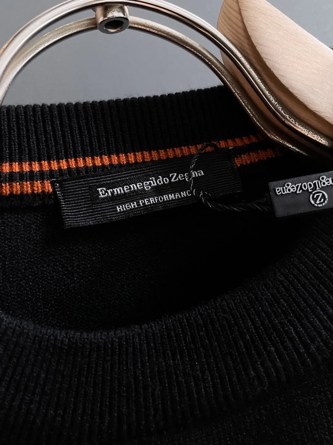 🅿️440 【Zegna】Autumn and winter classic woolen sweater, in full condition! ! ! Wool blended fabric, the latest model in 2025, golden ratio! ! Slim-fitting soft gold, versatile and practical item, the combination and practicality are extremely powerful, simple and elegant, and classy! To create your own style, it is highly recommended to buy it in two colors. The standard slim fit tailoring process is suitable for both young and old men. It is knitted from wool and will not cause any discomfort! While keeping warm, it is stylish, textured and wearable, and the classic logo with contrasting colors on the chest feels in place! ! Recommended for regular customers! ! Size M-3XL (maximum wear: 190 pounds)