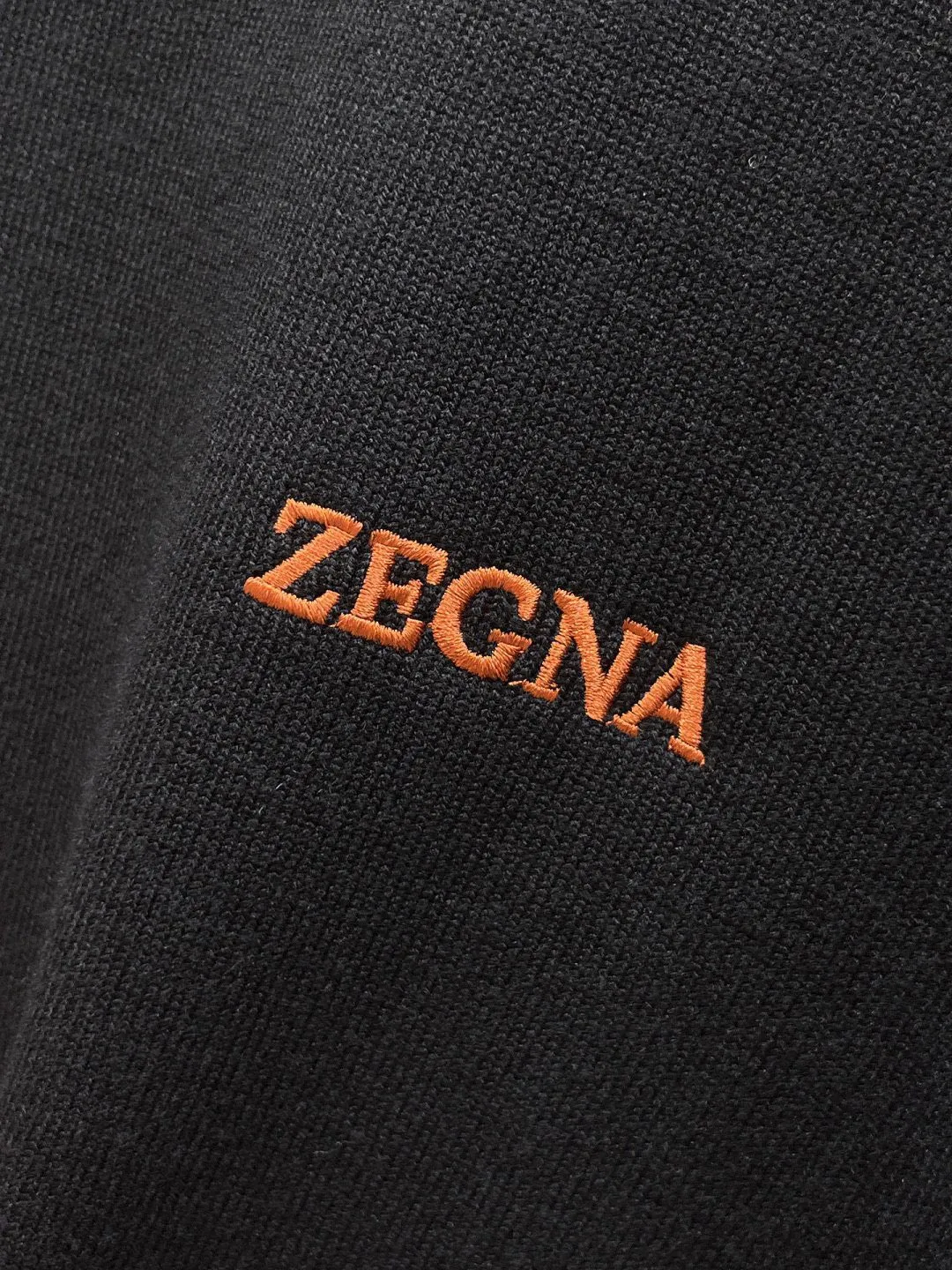 🅿️440 【Zegna】Autumn and winter classic lapel sweater, in full condition! ! ! Wool blended fabric, the latest model in 2025, golden ratio! ! Slim-fitting soft gold, versatile and practical item, the combination and practicality are extremely powerful, simple and elegant, and classy! To create your own style, it is highly recommended to buy it in two colors. The standard slim fit tailoring process is suitable for both young and old men. It is knitted from wool and will not cause any discomfort! While keeping warm, it is stylish, textured and wearable, and the classic logo with contrasting colors on the chest feels in place! ! Recommended for regular customers! ! Size M-3XL (maximum wear: 190 pounds)