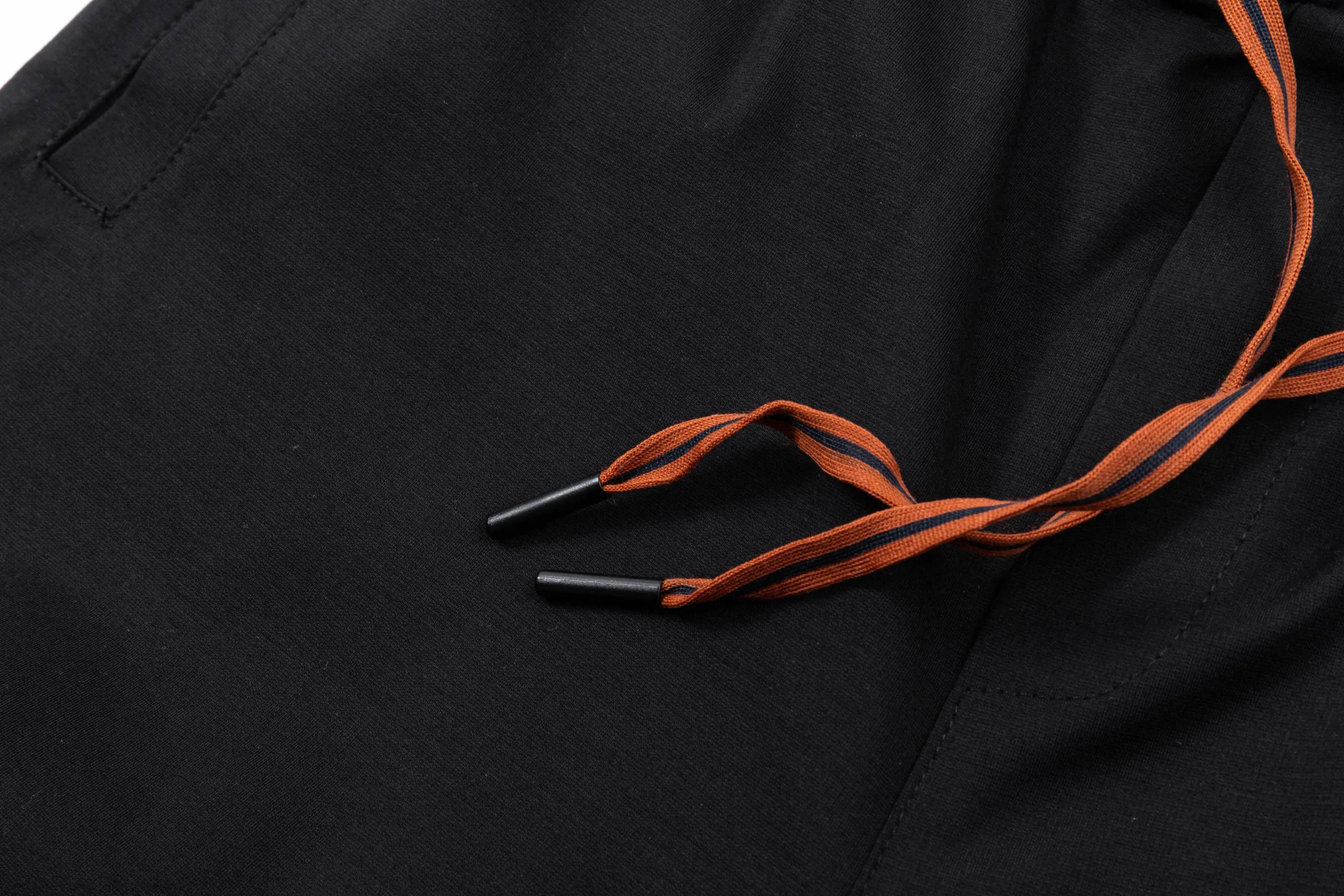 🅿️190 2025 ZZEGNA Zegna’s new knitted shorts, customized fabrics, knitted craftsmanship and knitted embroidered logo. The version is tight and three-dimensional, with straight stripe splicing. The customized trouser cord hardware has strong texture and smoothness. The upper body is comfortable and breathable. It has a concave and convex three-dimensional feel. It is fashionable and casual to wear. Color: Black-White Size: M-4XL