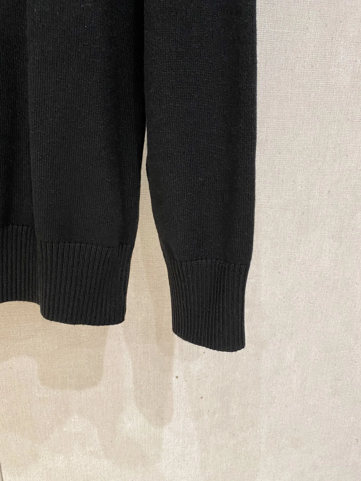 🅿️440 Ermenegildo Zegna 2025 new wool sweater for autumn and winter. High-quality wool blended fabric imported from Italy, high-density knitting, fashionable and versatile sweater, very handsome. The classic logo is more durable and resistant to deformation. The counter version can be easily held in various styles. The classic fashion model that is sought after every year has become popular all over the world! Size: M-3XL (please state your height and weight when placing an order)