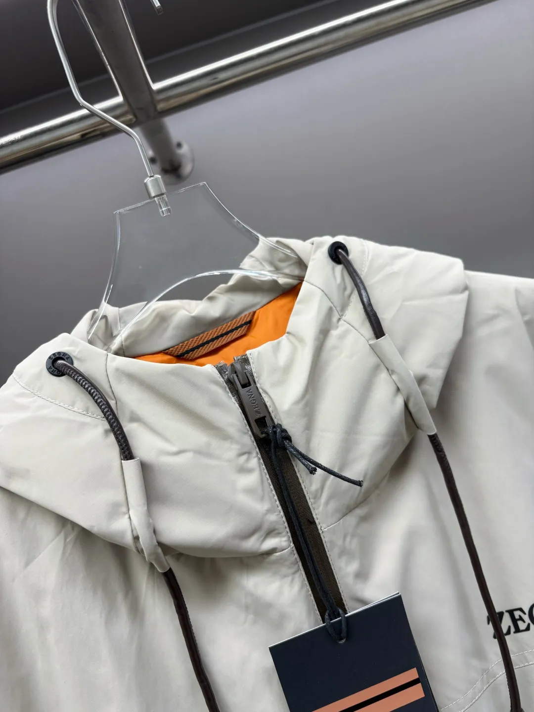 🅿️980 Zegna's new letter-printed down jacket. The Zegna down jacket combines classic British design with modern technological thermal insulation technology to redefine the luxury winter dressing experience.  · Filled with top-grade imported white duck down, light and fluffy, locking in every body temperature · Imported waterproof fabric, windproof and water-repellent, no fear of wind and snow challenges · Three-dimensional tailoring, eliminating bulk, showing an elegant figure · Authentic details can be seen in the details: customized metal buckles at the counter, hidden pocket design, classic letter print design This winter, let warmth and grace go hand in hand. Whether commuting in the city or strolling in the countryside, a Zegna down jacket can build a mobile gentleman's fortress for you.  Size: M-XXXL Color: Black Apricot