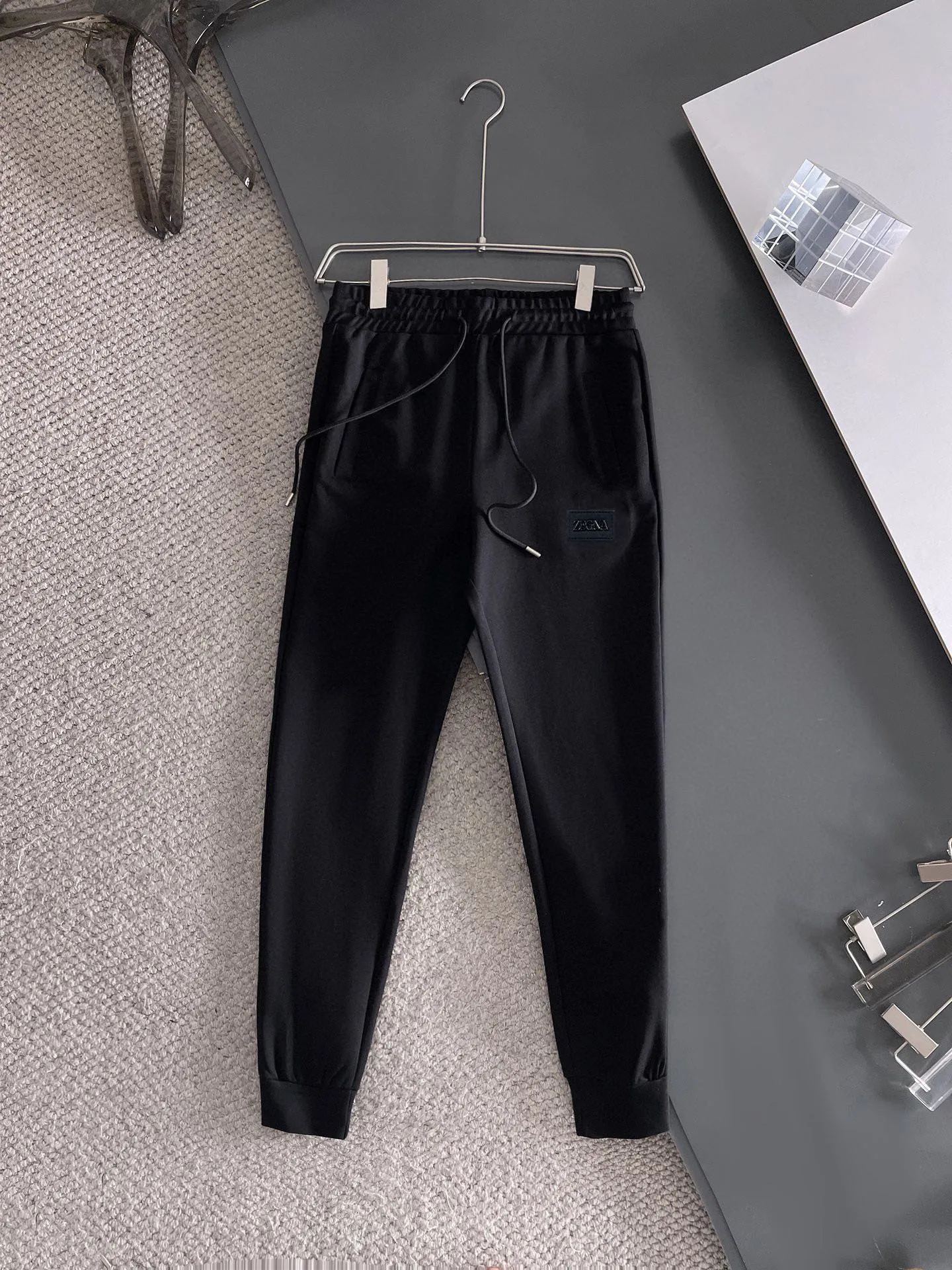 🅿️420 [Zegna] (Gospel for Fatty) hot-selling suit is coming. Focus on the original version of the official website. 2025 new hot-selling cardigan and sweatshirt suit. The original order is the best. 🇭🇰The meticulous work of top designers is dedicated to a fitting and perfect upper body effect. All-natural high-quality Roman cotton 100%, close-fitting comfort, noble and elegant! Original hardware embodies elegance and nobility! Counter size: M-5XL (maximum wear up to 220 pounds)