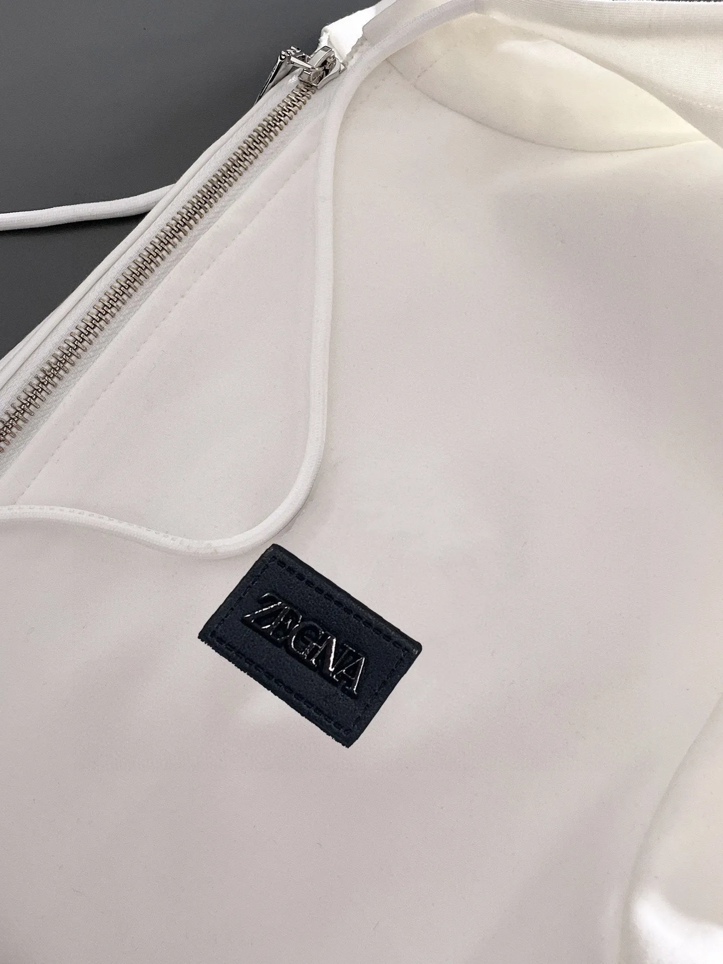 🅿️420 [Zegna] (Gospel for Fatty) hot-selling suit is coming. Focus on the original version of the official website. 2025 new hot-selling cardigan and sweatshirt suit. The original order is the best. 🇭🇰The meticulous work of top designers is dedicated to a fitting and perfect upper body effect. All-natural high-quality Roman cotton 100%, close-fitting comfort, noble and elegant! Original hardware embodies elegance and nobility! Counter size: M-5XL (maximum wear up to 220 pounds)