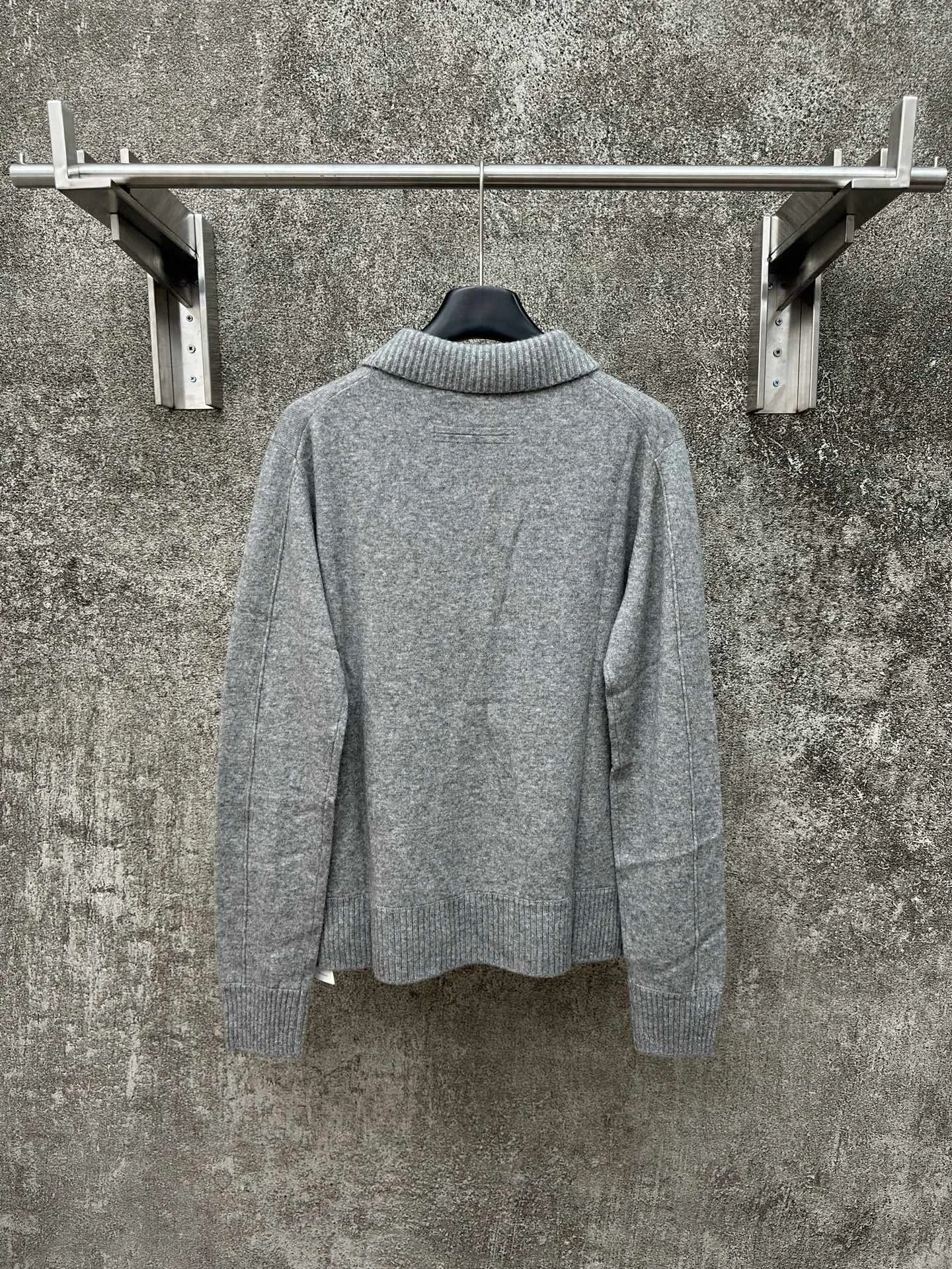 🅿️610 ZEGNA ginger knitted sweater, classic business casual design, stand-up collar and three-button placket. Made of high-quality knitted fabric, the vertical stripe texture is outstanding, crisp and stylish. The ribbed cuff design is simple and elegant. Brand new and authentic, complete with tags. Suitable for autumn and winter, versatile for business and leisure.  Size: S M L XL