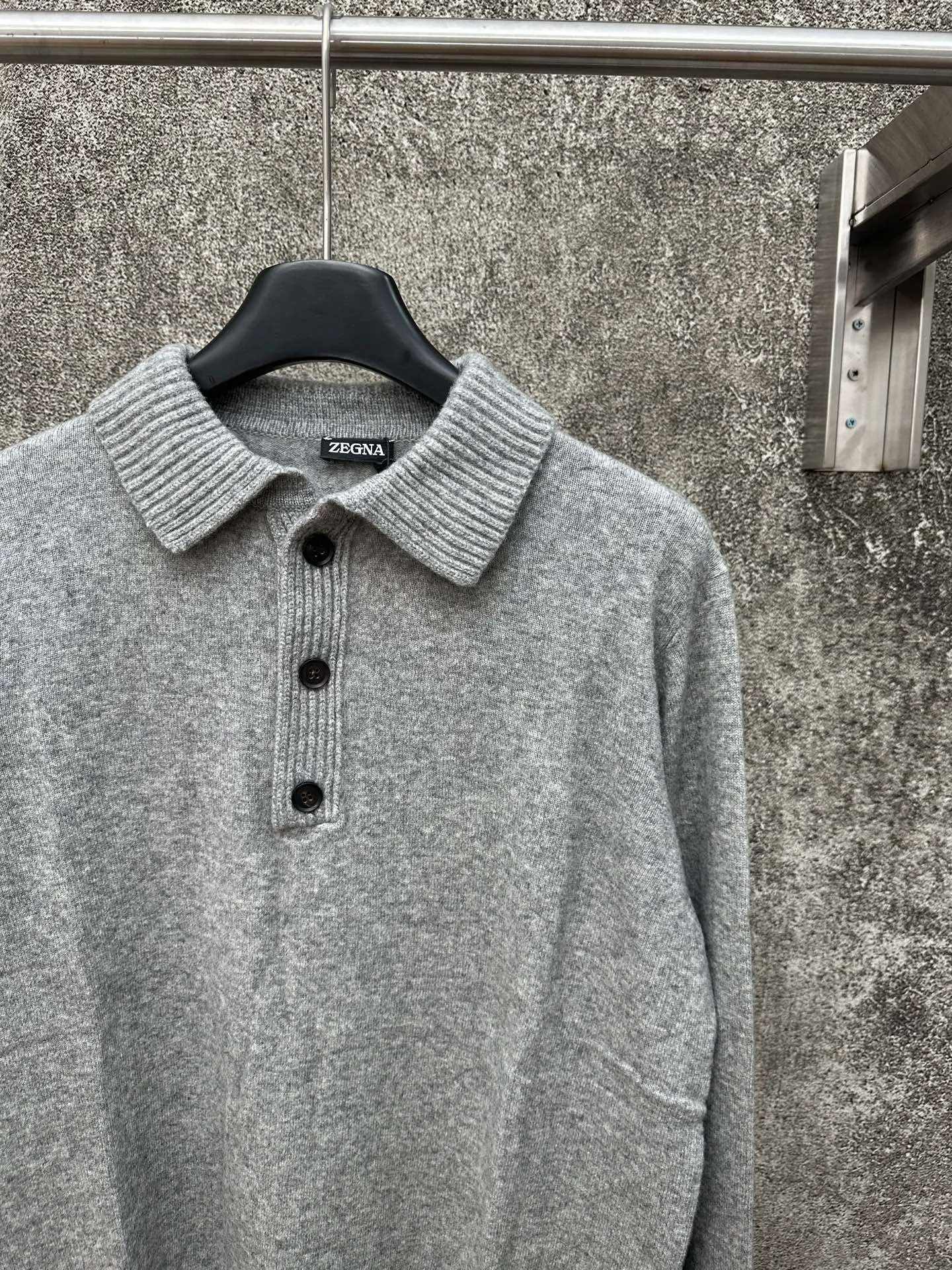 🅿️610 ZEGNA ginger knitted sweater, classic business casual design, stand-up collar and three-button placket. Made of high-quality knitted fabric, the vertical stripe texture is outstanding, crisp and stylish. The ribbed cuff design is simple and elegant. Brand new and authentic, complete with tags. Suitable for autumn and winter, versatile for business and leisure.  Size: S M L XL