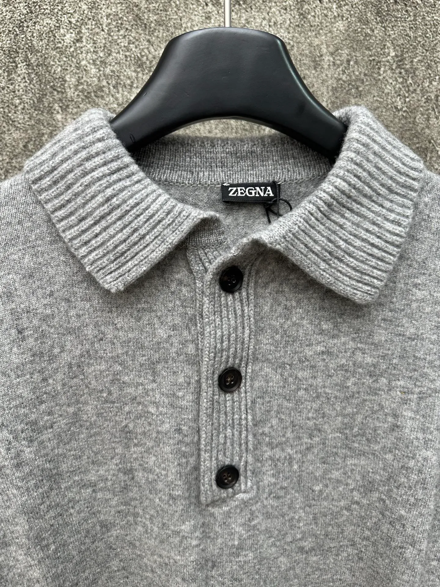 🅿️610 ZEGNA ginger knitted sweater, classic business casual design, stand-up collar and three-button placket. Made of high-quality knitted fabric, the vertical stripe texture is outstanding, crisp and stylish. The ribbed cuff design is simple and elegant. Brand new and authentic, complete with tags. Suitable for autumn and winter, versatile for business and leisure.  Size: S M L XL