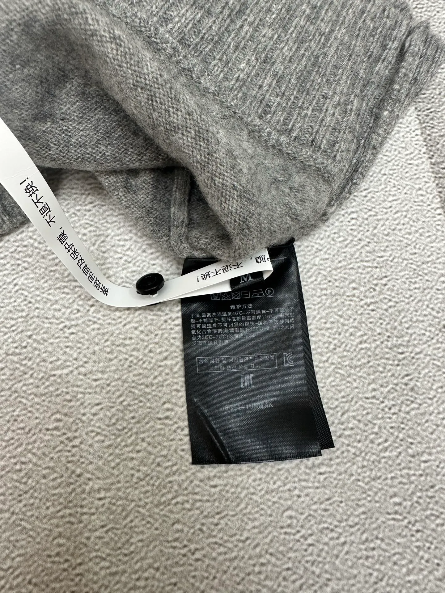 🅿️610 ZEGNA ginger knitted sweater, classic business casual design, stand-up collar and three-button placket. Made of high-quality knitted fabric, the vertical stripe texture is outstanding, crisp and stylish. The ribbed cuff design is simple and elegant. Brand new and authentic, complete with tags. Suitable for autumn and winter, versatile for business and leisure.  Size: S M L XL