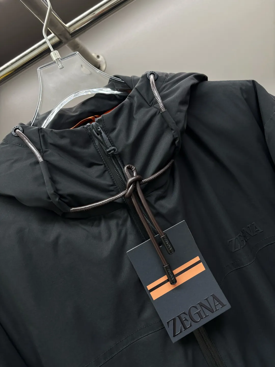 🅿️980 Zegna's new letter-printed down jacket. The Zegna down jacket combines classic British design with modern technological thermal insulation technology to redefine the luxury winter dressing experience.  · Filled with top-grade imported white duck down, light and fluffy, locking in every body temperature · Imported waterproof fabric, windproof and water-repellent, no fear of wind and snow challenges · Three-dimensional tailoring, eliminating bulk, showing an elegant figure · Authentic details can be seen in the details: customized metal buckles at the counter, hidden pocket design, classic letter print design This winter, let warmth and grace go hand in hand. Whether commuting in the city or strolling in the countryside, a Zegna down jacket can build a mobile gentleman's fortress for you.  Size: M-XXXL Color: Black Apricot