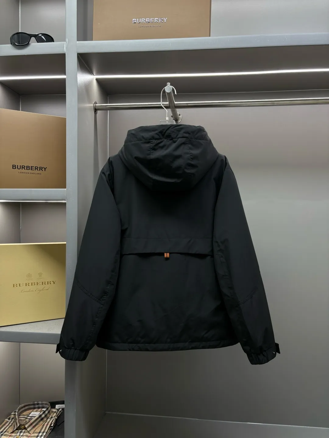 🅿️1040 Zegna's new letter-embossed down jacket. Zegna's down jacket combines classic British design with modern technological thermal insulation technology to redefine the luxury winter dressing experience.  · Filled with top-grade imported white duck down, light and fluffy, locking in every degree of body temperature · Imported waterproof fabric, windproof and water-repellent, no fear of wind and snow challenges · Three-dimensional tailoring, eliminating bulk, showing an elegant figure · Authentic details are evident: counter-customized metal buckles, hidden pocket design, classic letter embossed pattern This winter, let warmth and grace go hand in hand. Whether commuting in the city or strolling in the countryside, a Zegna down jacket can build a mobile gentleman's fortress for you.  Size: M-XXXL Color: black beige