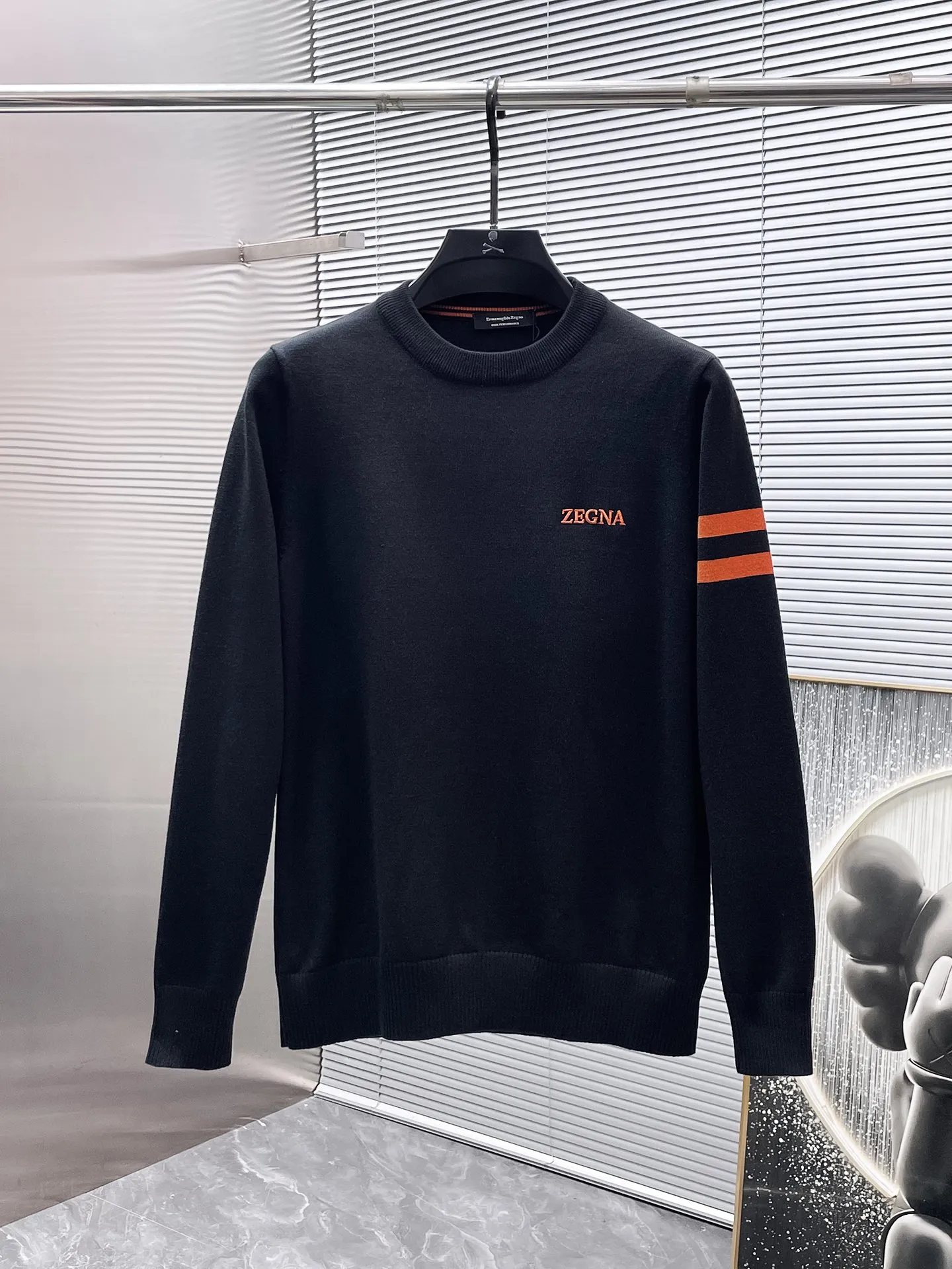 🅿️440 Ermenegildo Zegna 2025ss new wool blended round neck long-sleeved sweater cardigan bottoming sweater, high-end version! The custom-made fabrics at the counter are highly breathable and comfortable, with impeccable details and brand element design concepts, reflecting high quality. It feels delicate and soft! It presents a casual cut and the upper body shape is great! 🐉Code size: M-3XL