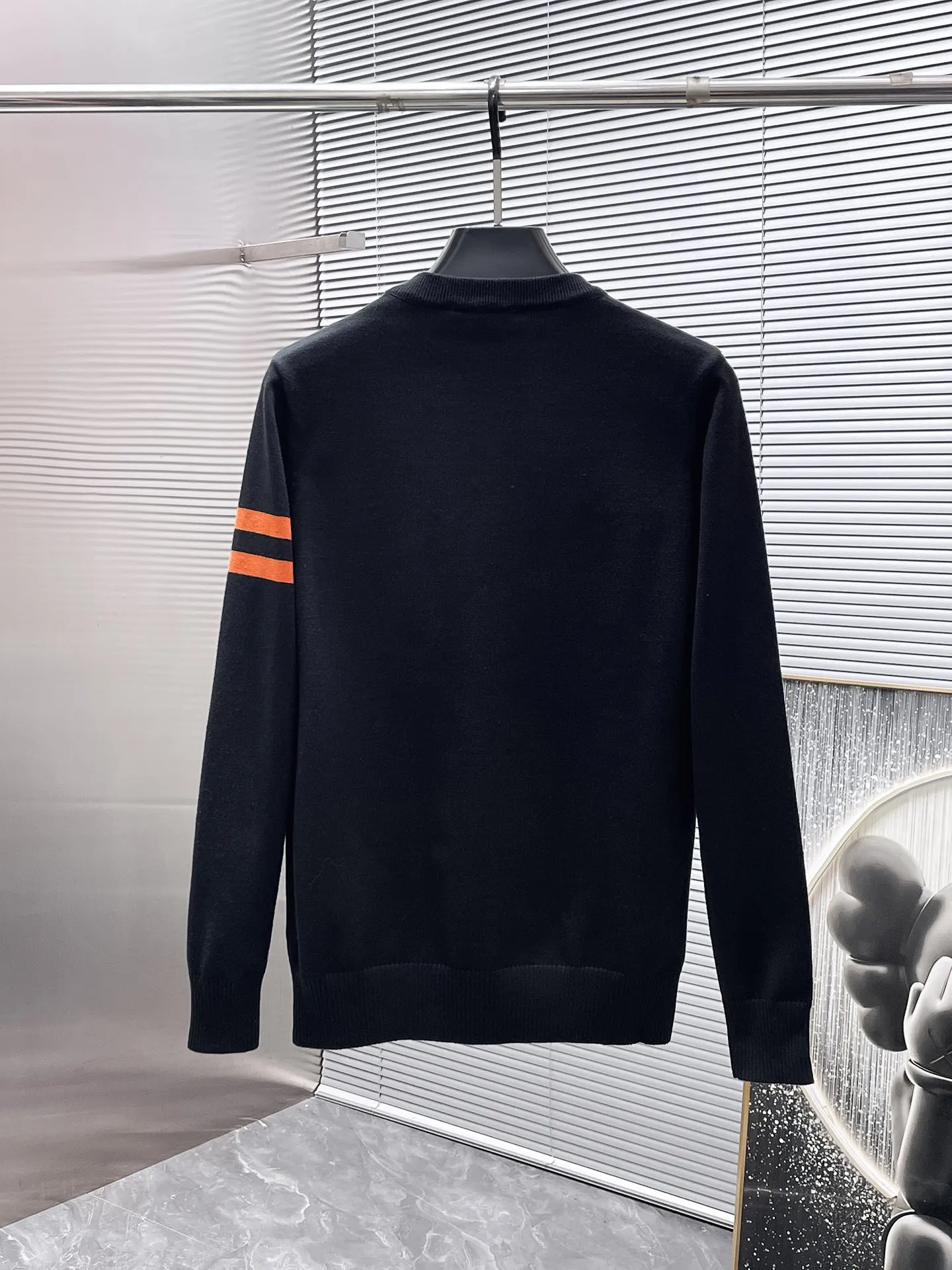 🅿️440 Ermenegildo Zegna 2025ss new wool blended round neck long-sleeved sweater cardigan bottoming sweater, high-end version! The custom-made fabrics at the counter are highly breathable and comfortable, with impeccable details and brand element design concepts, reflecting high quality. It feels delicate and soft! It presents a casual cut and the upper body shape is great! 🐉Code size: M-3XL