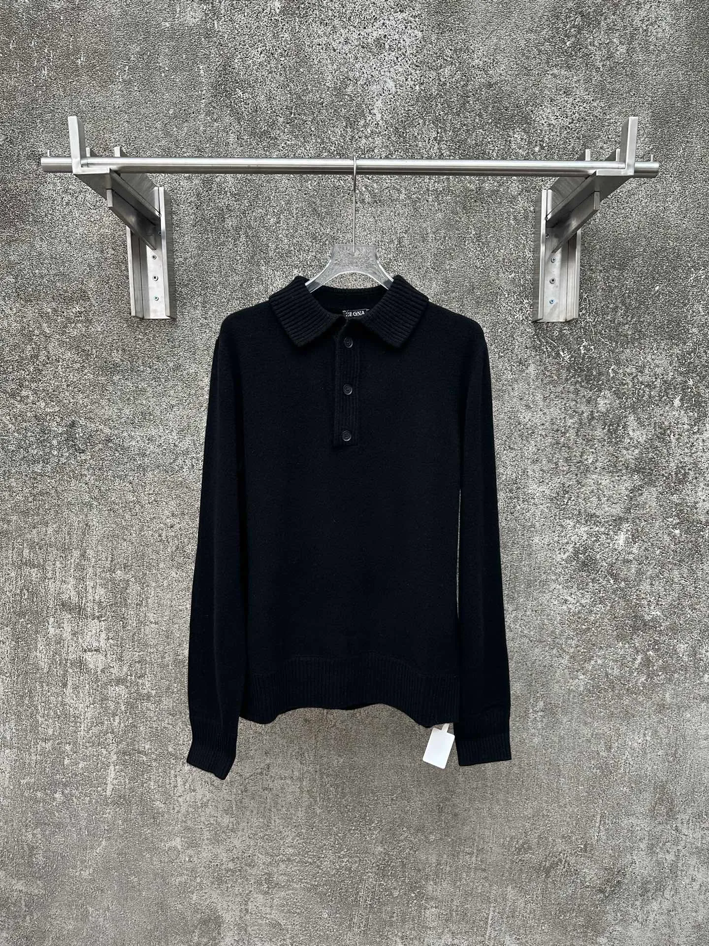 🅿️610 ZEGNA ginger knitted sweater, classic business casual design, stand-up collar and three-button placket. Made of high-quality knitted fabric, the vertical stripe texture is outstanding, crisp and stylish. The ribbed cuff design is simple and elegant. Brand new and authentic, complete with tags. Suitable for autumn and winter, versatile for business and leisure.  Size: S M L XL