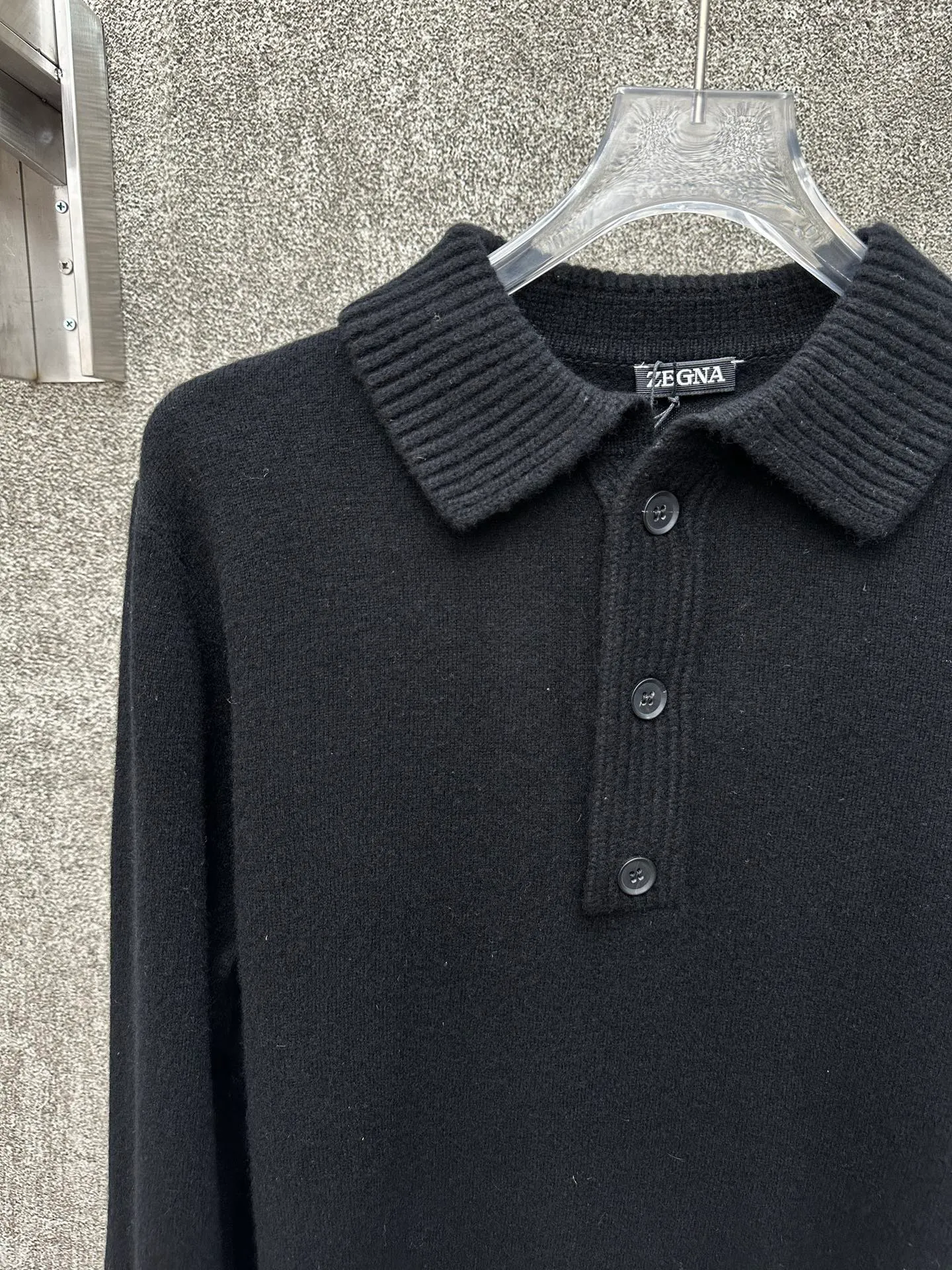 🅿️610 ZEGNA ginger knitted sweater, classic business casual design, stand-up collar and three-button placket. Made of high-quality knitted fabric, the vertical stripe texture is outstanding, crisp and stylish. The ribbed cuff design is simple and elegant. Brand new and authentic, complete with tags. Suitable for autumn and winter, versatile for business and leisure.  Size: S M L XL