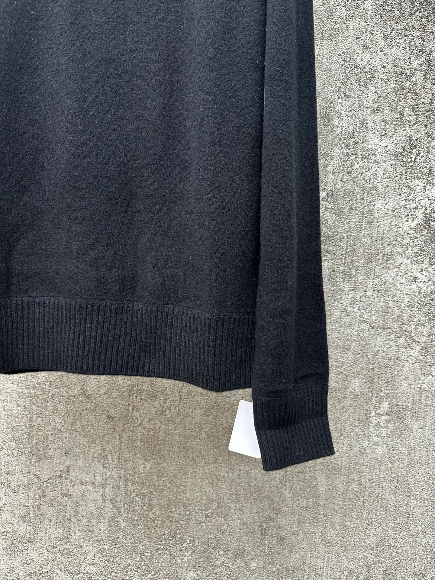 🅿️610 ZEGNA ginger knitted sweater, classic business casual design, stand-up collar and three-button placket. Made of high-quality knitted fabric, the vertical stripe texture is outstanding, crisp and stylish. The ribbed cuff design is simple and elegant. Brand new and authentic, complete with tags. Suitable for autumn and winter, versatile for business and leisure.  Size: S M L XL