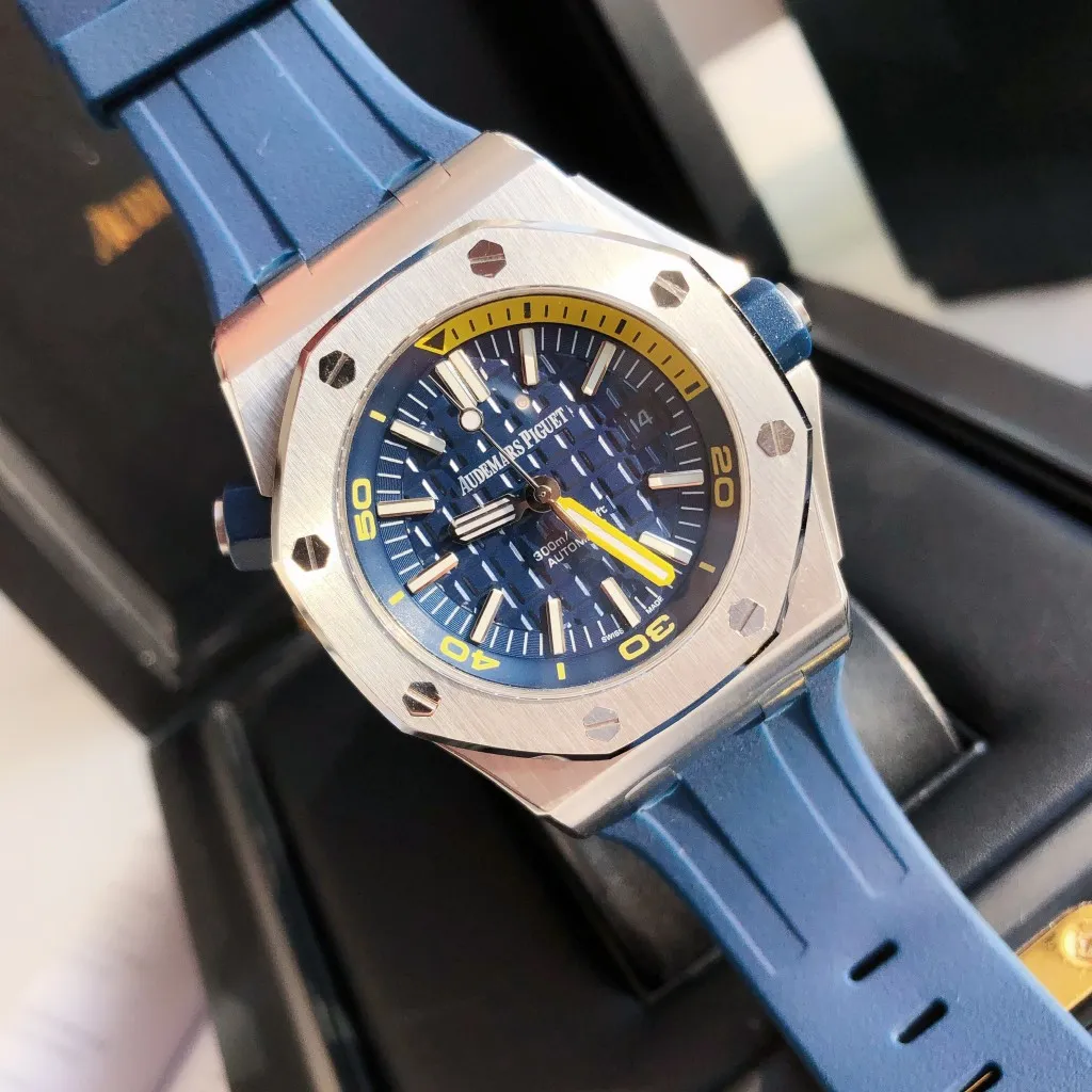 【High-end replica】💰1160! 【Customized all-in-one machine】💰1720! The 2023 heavy new product [color] Audemars Piguet Royal Oak Offshore men's sports watch has the same quality standards as always, with a sapphire mirror, a new Citizen movement, and is deeply waterproof. [Movement] The product still adheres to the high cost performance, using the 💯 brand new original Japanese imported Citizen 9015 all-in-one automatic mechanical movement [Case] ​​The case is made of 316 fine steel Lassa white flawless lines with clear and smooth lines, the octagonal ring mouth is equipped with eight screws and the bezel is bright and eye-catching, size 42mm/12mm [Literal] It adopts a large plaid text, which is bright and contrasting in the sun. [Watch Chain] The big manufacturer simultaneously imported the rubber watch strap with the original large pin buckle!