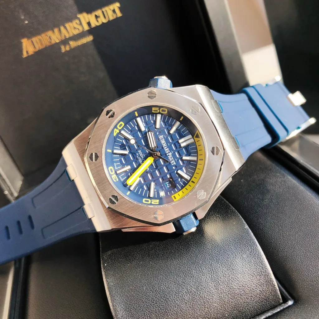 【High-end replica】💰1160! 【Customized all-in-one machine】💰1720! The 2023 heavy new product [color] Audemars Piguet Royal Oak Offshore men's sports watch has the same quality standards as always, with a sapphire mirror, a new Citizen movement, and is deeply waterproof. [Movement] The product still adheres to the high cost performance, using the 💯 brand new original Japanese imported Citizen 9015 all-in-one automatic mechanical movement [Case] ​​The case is made of 316 fine steel Lassa white flawless lines with clear and smooth lines, the octagonal ring mouth is equipped with eight screws and the bezel is bright and eye-catching, size 42mm/12mm [Literal] It adopts a large plaid text, which is bright and contrasting in the sun. [Watch Chain] The big manufacturer simultaneously imported the rubber watch strap with the original large pin buckle!