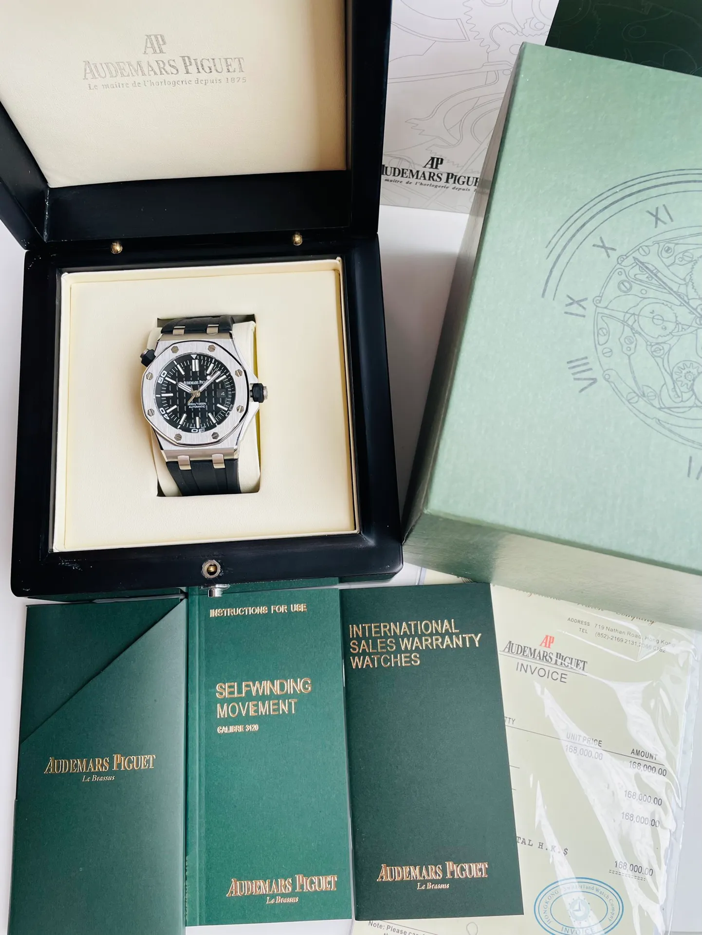 【High-end replica】💰1160! 【Customized all-in-one machine】💰1840! 【Top Replica】💰Private chat! ! ! 2022 heavy new product [color] AP Audemars Piguet Royal Oak Offshore men's sports watch, with the same quality standards as always, equipped with sapphire glass, new Citizen movement, deep waterproof, inner shadow circle adjustable rotating chronograph function, perfectly synchronized with original details! [Movement] Still adhering to high cost performance, it uses the brand new original Citizen 9015 all-in-one automatic mechanical movement imported from Japan with zero repair, and corrects the original movement top [Case] The case is made of 316 stainless steel Lassa white flawless lines with clear and smooth lines, the octagonal ring mouth is equipped with eight screws and the bezel is bright and eye-catching, size 42mm/12mm [Literal] The color is bright under the sun and the contrast is sharp. The scales are filled with exclusive luminous light, which absorbs light quickly and has strong durability. [Bracelet] A rubber strap imported from a large manufacturer with an original large pin buckle ⚠️Please look for the exclusive quality