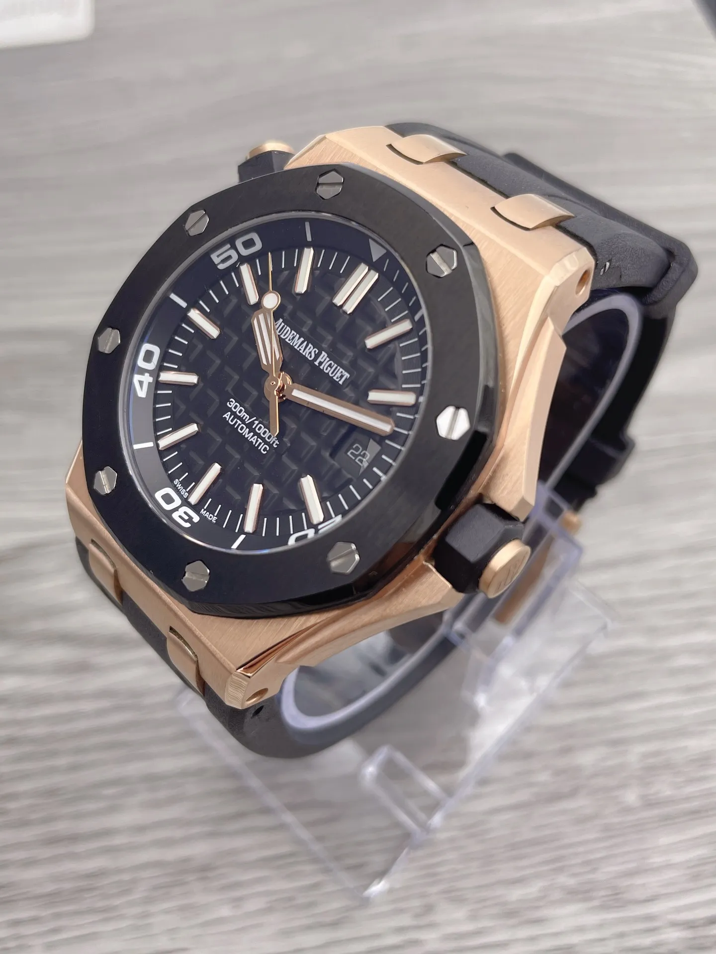[High-end replica] 💰1160 Audemars Piguet-AP Royal Oak Offshore Series After multiple processes of polishing and frosting, A.P's unique octagonal bezel finally expresses sharp angular lines. Stable performance. Imported mechanical movement. Dial size 42mm, thickness 13.5mm. Case 316 stainless steel case with built-in adjustable rotating inner bezel. Super luminous light to keep track of time even in dark environments. Uses comfortable and soft natural rubber strap. It makes the watch sporty. Audemars Piguet’s entry-level watch is highly recommended.