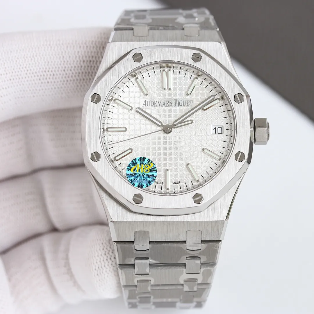 【High-end replica】💰1240! 【Customized all-in-one machine】💰1720! 【Top Replica】💰Private chat! Audemars Piguet Royal Oak 15500 - the pinnacle of steel watches currently on the market - demonstrates strength and is the defending "steel" king! [6 subtleties] 1. The genuine product is disassembled and the size is 41X10.4 mm, which is consistent with the original product! 2. Perfectly restore every detail of the authentic watch case, showing the masculine temperament of the authentic "angular, perseverant and courageous" watch. 3. The workmanship of the steel strap is impeccable, and is better than any steel strap watch on the market. The tightness of the "buffer belt" connecting the steel strap head and the watch title is exactly the same as the original. 4. The automatic rotor pays tribute to the original. It is the only version on the market that has the same color as the original (general versions on the market are reddish) and the ap family emblem is uniquely carved on it. 5. Break the concept of plywood and use Audemars Piguet CAL.4302 all-in-one machine! More stable, better and more real. 6. The "biscuit texture" of the dial is three-dimensional and full, full of energy! It is by no means an ordinary small factory that is in despair. Experience the wonderful experience and feel the difference! This picture was taken as a top-notch replica!