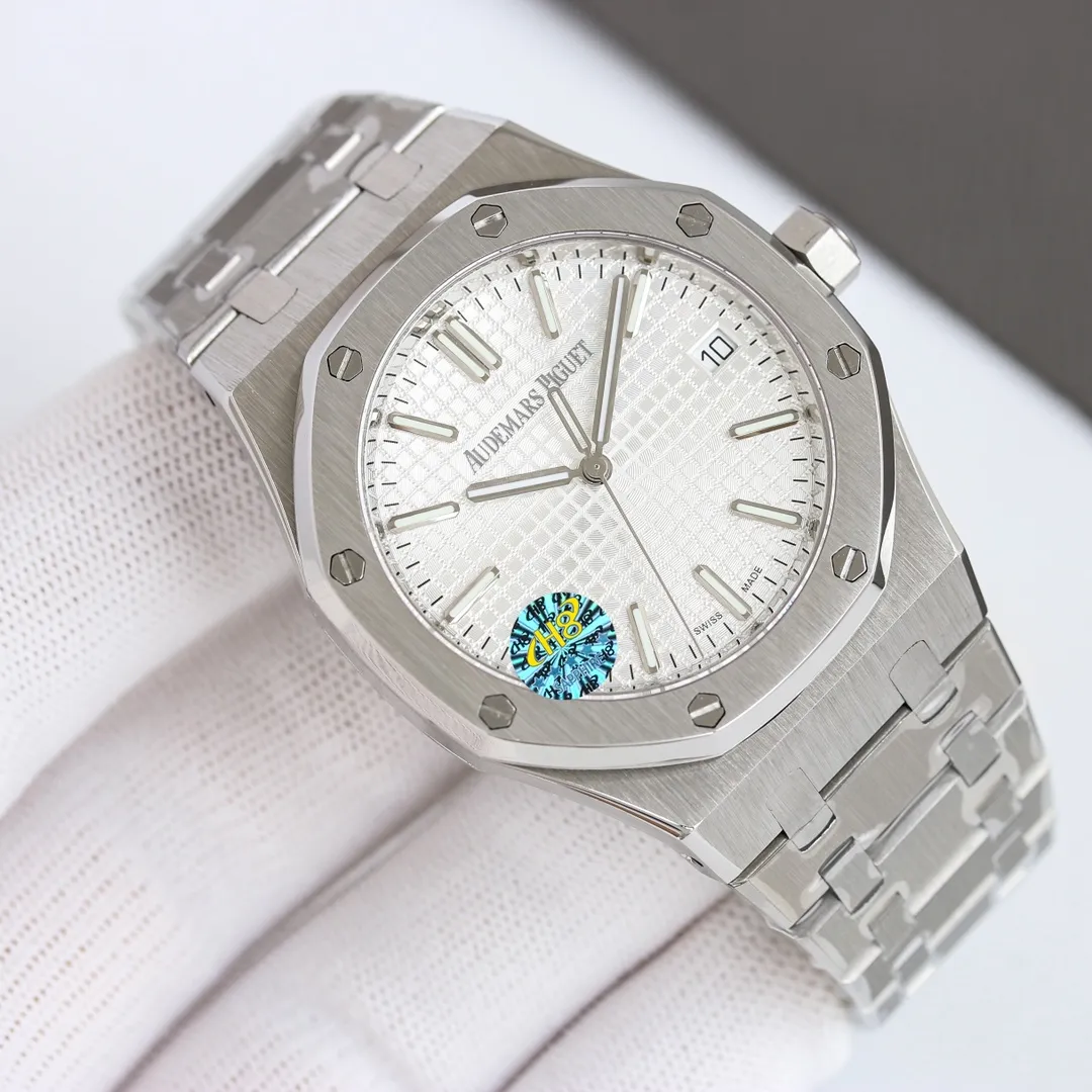 【High-end replica】💰1240! 【Customized all-in-one machine】💰1720! 【Top Replica】💰Private chat! Audemars Piguet Royal Oak 15500 - the pinnacle of steel watches currently on the market - demonstrates strength and is the defending "steel" king! [6 subtleties] 1. The genuine product is disassembled and the size is 41X10.4 mm, which is consistent with the original product! 2. Perfectly restore every detail of the authentic watch case, showing the masculine temperament of the authentic "angular, perseverant and courageous" watch. 3. The workmanship of the steel strap is impeccable, and is better than any steel strap watch on the market. The tightness of the "buffer belt" connecting the steel strap head and the watch title is exactly the same as the original. 4. The automatic rotor pays tribute to the original. It is the only version on the market that has the same color as the original (general versions on the market are reddish) and the ap family emblem is uniquely carved on it. 5. Break the concept of plywood and use Audemars Piguet CAL.4302 all-in-one machine! More stable, better and more real. 6. The "biscuit texture" of the dial is three-dimensional and full, full of energy! It is by no means an ordinary small factory that is in despair. Experience the wonderful experience and feel the difference! This picture was taken as a top-notch replica!