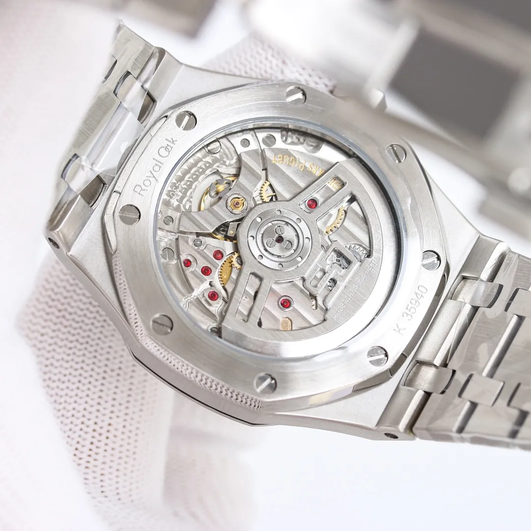 【High-end replica】💰1240! 【Customized all-in-one machine】💰1720! 【Top Replica】💰Private chat! Audemars Piguet Royal Oak 15500 - the pinnacle of steel watches currently on the market - demonstrates strength and is the defending "steel" king! [6 subtleties] 1. The genuine product is disassembled and the size is 41X10.4 mm, which is consistent with the original product! 2. Perfectly restore every detail of the authentic watch case, showing the masculine temperament of the authentic "angular, perseverant and courageous" watch. 3. The workmanship of the steel strap is impeccable, and is better than any steel strap watch on the market. The tightness of the "buffer belt" connecting the steel strap head and the watch title is exactly the same as the original. 4. The automatic rotor pays tribute to the original. It is the only version on the market that has the same color as the original (general versions on the market are reddish) and the ap family emblem is uniquely carved on it. 5. Break the concept of plywood and use Audemars Piguet CAL.4302 all-in-one machine! More stable, better and more real. 6. The "biscuit texture" of the dial is three-dimensional and full, full of energy! It is by no means an ordinary small factory that is in despair. Experience the wonderful experience and feel the difference! This picture was taken as a top-notch replica!