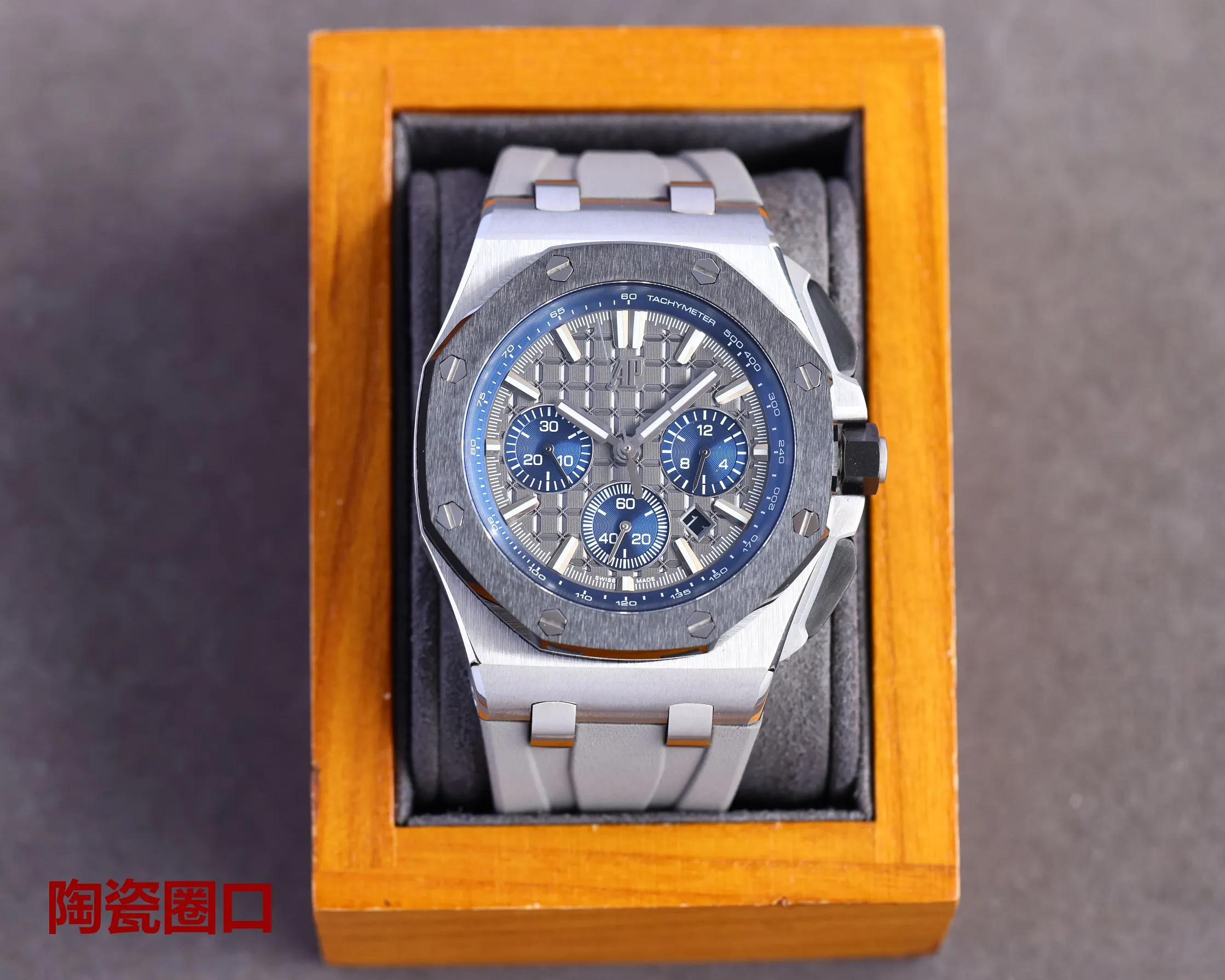 2022 latest Audemars Piguet 💍, ceramic ring 🔘 version 🅰️🅿️ Audemars Piguet Royal Oak Offshore Limited Multi-Function Chronograph Mechanical Watch Size 44MM17MM [Ring] The ring is made of imported ceramic ring which is consistent with the original one. [Head] The crown is made of hexagonal ceramic material, and the top is brushed and polished. [Movement] The watch core is more domineering against the transparent back cover. The gray-black automatic rotor has a sense of hierarchy, plus the inlaid gemstones on the surface of the watch core. 7750 modified 3126 fully automatic chronograph mechanical movement [Watch mirror] The watch mirror is made of imported sapphire glass mirror [Case] ​​Made of imported 316 fine steel Xin watch case [Strap] Paired with imported fluorine rubber strap and original pin buckle, a must-have artifact for tough guys. After multiple processes of grinding and frosting, AP’s unique octagonal bezel finally expresses sharp and angular lines. Audemars Piguet’s entry-level watch is highly recommended! ! !
