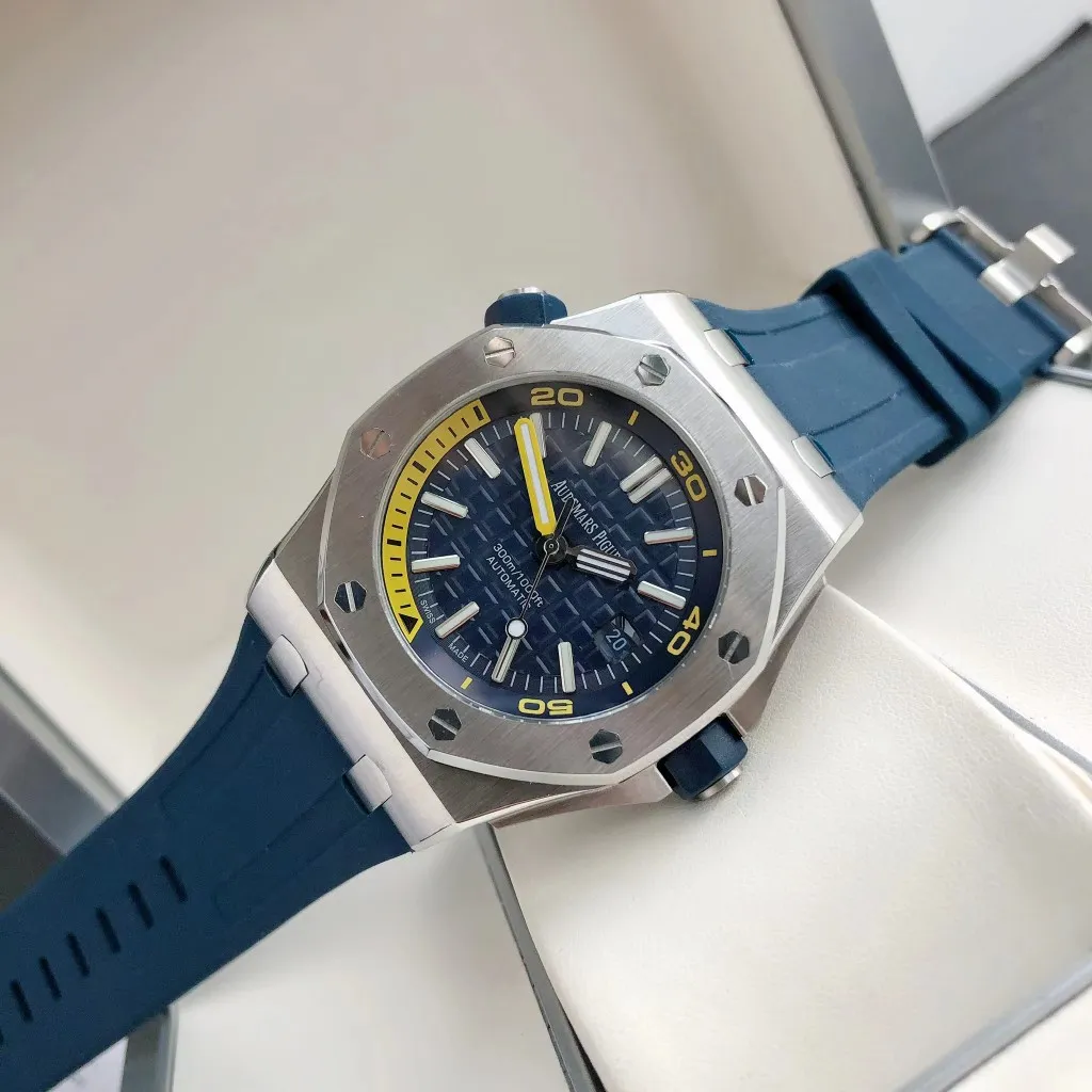 【High-end replica】💰1160! 【Customized all-in-one machine】💰1720! 2022 heavy new product [color] AP Audemars Piguet Royal Oak Offshore men's sports watch, with the same quality standards as always, equipped with sapphire glass, new Citizen movement, deep waterproof, inner shadow circle adjustable rotating chronograph function, perfectly synchronized with original details! [Movement] Still adhering to high cost performance, it uses the brand new original Citizen 9015 automatic mechanical movement imported from Japan with zero repair, and corrects the original movement top. [Case] The case is made of 316 stainless steel, white and flawless, with clear and smooth lines. The octagonal ring mouth is equipped with eight screws and the bezel is dazzling. The size is 42mm/12mm. [Literal] The color is bright under the sun and the contrast is sharp. The scales are filled with exclusive luminous light, which absorbs light quickly and has strong durability. [Bracelet] A rubber strap imported from a large manufacturer with an original large pin buckle ⚠️Please look for the exclusive quality