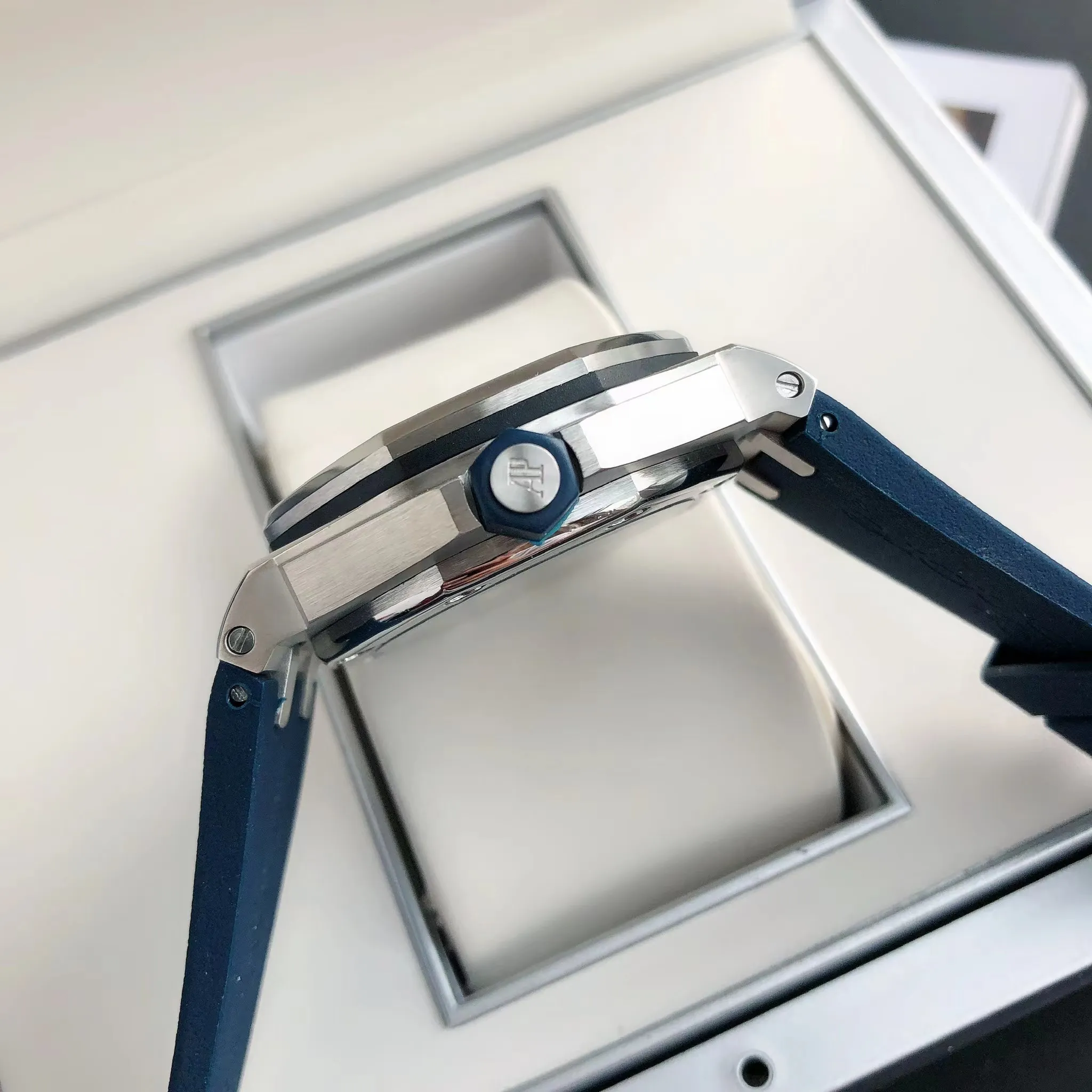 【High-end replica】💰1160! 【Customized all-in-one machine】💰1720! 2022 heavy new product [color] AP Audemars Piguet Royal Oak Offshore men's sports watch, with the same quality standards as always, equipped with sapphire glass, new Citizen movement, deep waterproof, inner shadow circle adjustable rotating chronograph function, perfectly synchronized with original details! [Movement] Still adhering to high cost performance, it uses the brand new original Citizen 9015 automatic mechanical movement imported from Japan with zero repair, and corrects the original movement top. [Case] The case is made of 316 stainless steel, white and flawless, with clear and smooth lines. The octagonal ring mouth is equipped with eight screws and the bezel is dazzling. The size is 42mm/12mm. [Literal] The color is bright under the sun and the contrast is sharp. The scales are filled with exclusive luminous light, which absorbs light quickly and has strong durability. [Bracelet] A rubber strap imported from a large manufacturer with an original large pin buckle ⚠️Please look for the exclusive quality